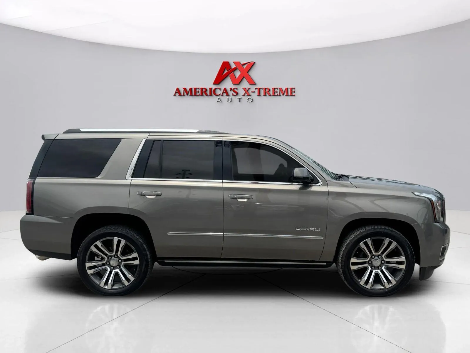 GMC Yukon photo 7