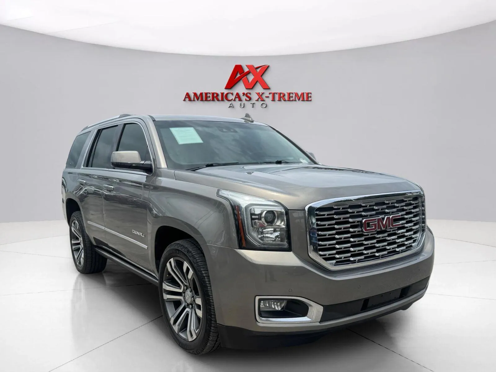 GMC Yukon photo 8