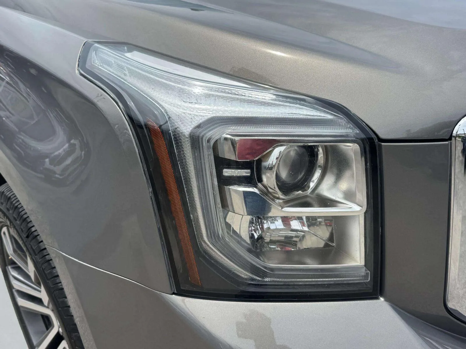 GMC Yukon photo 11