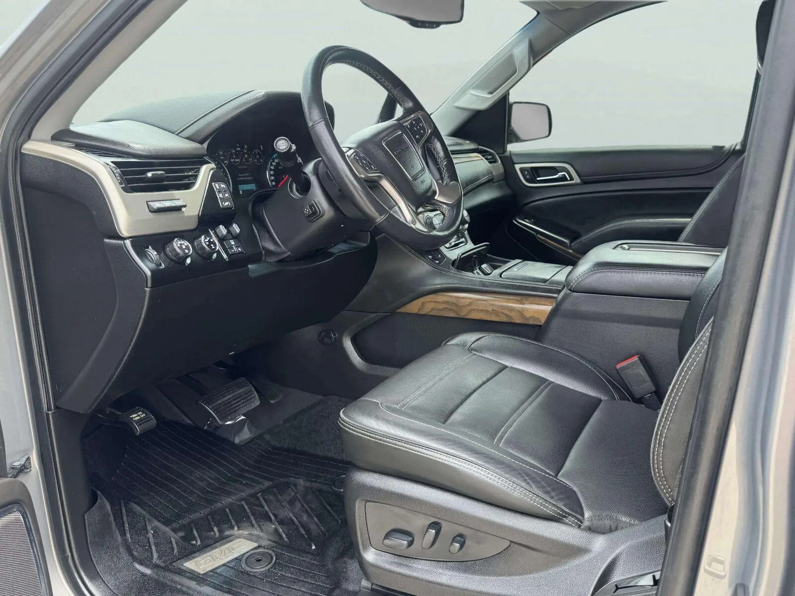 GMC Yukon photo 23