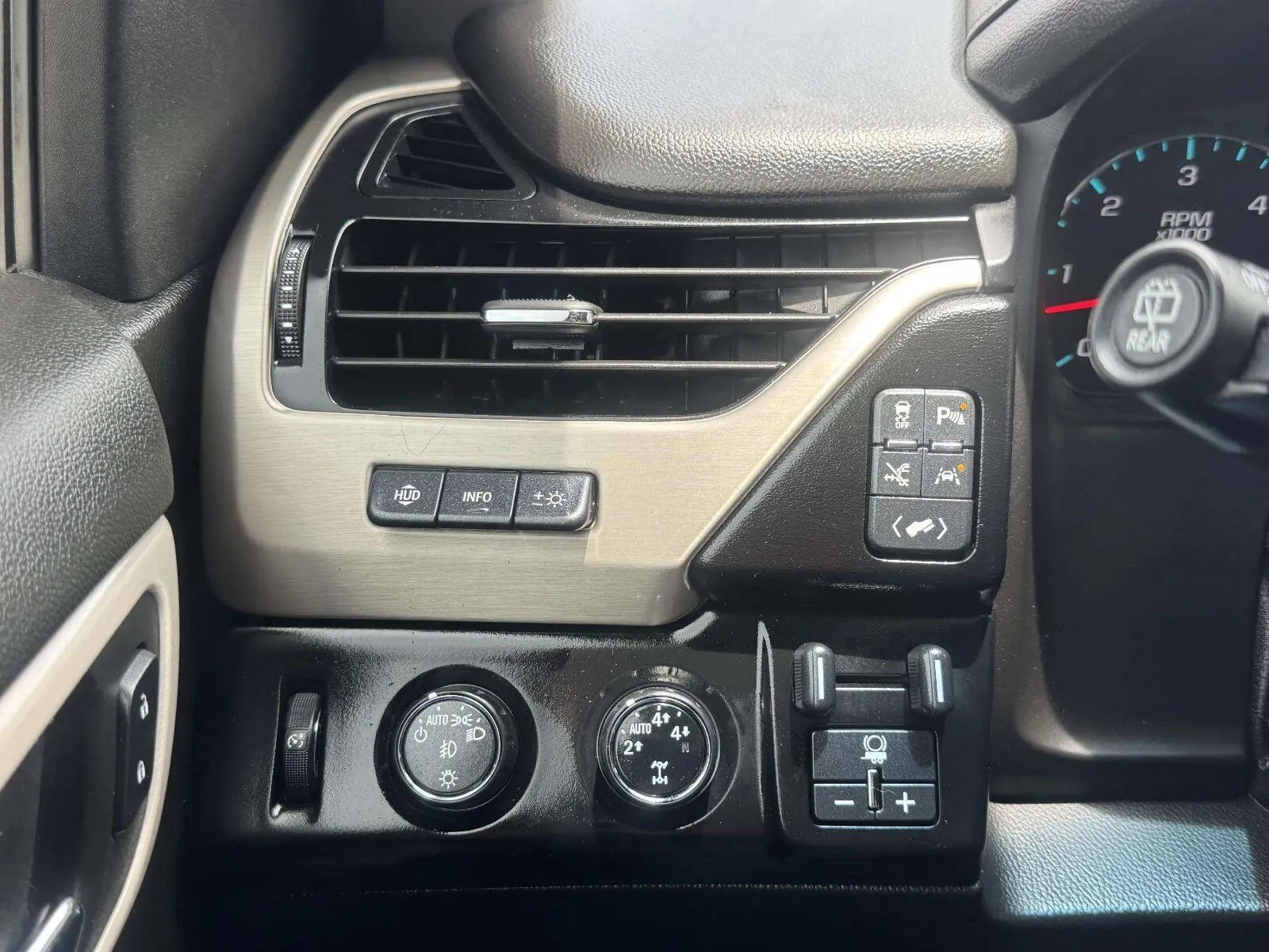 GMC Yukon photo 25