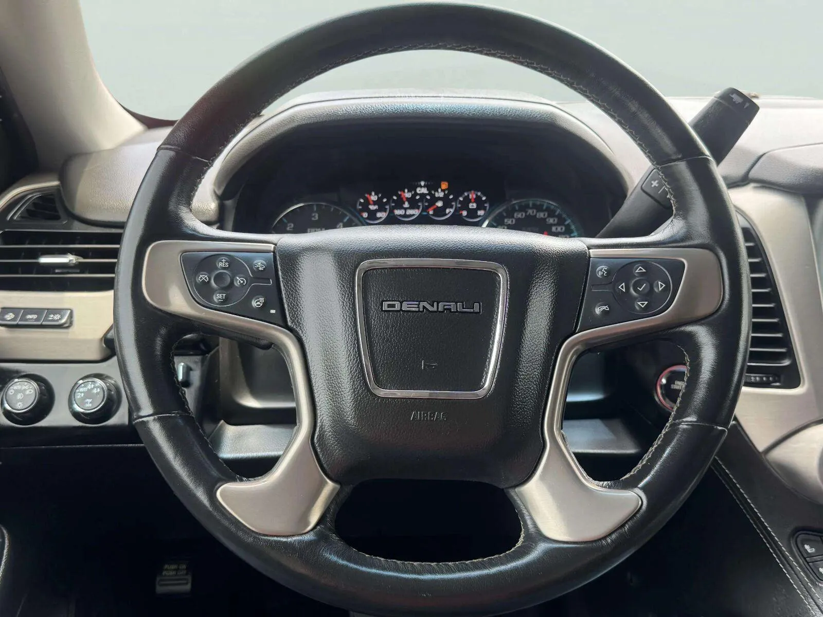 GMC Yukon photo 32
