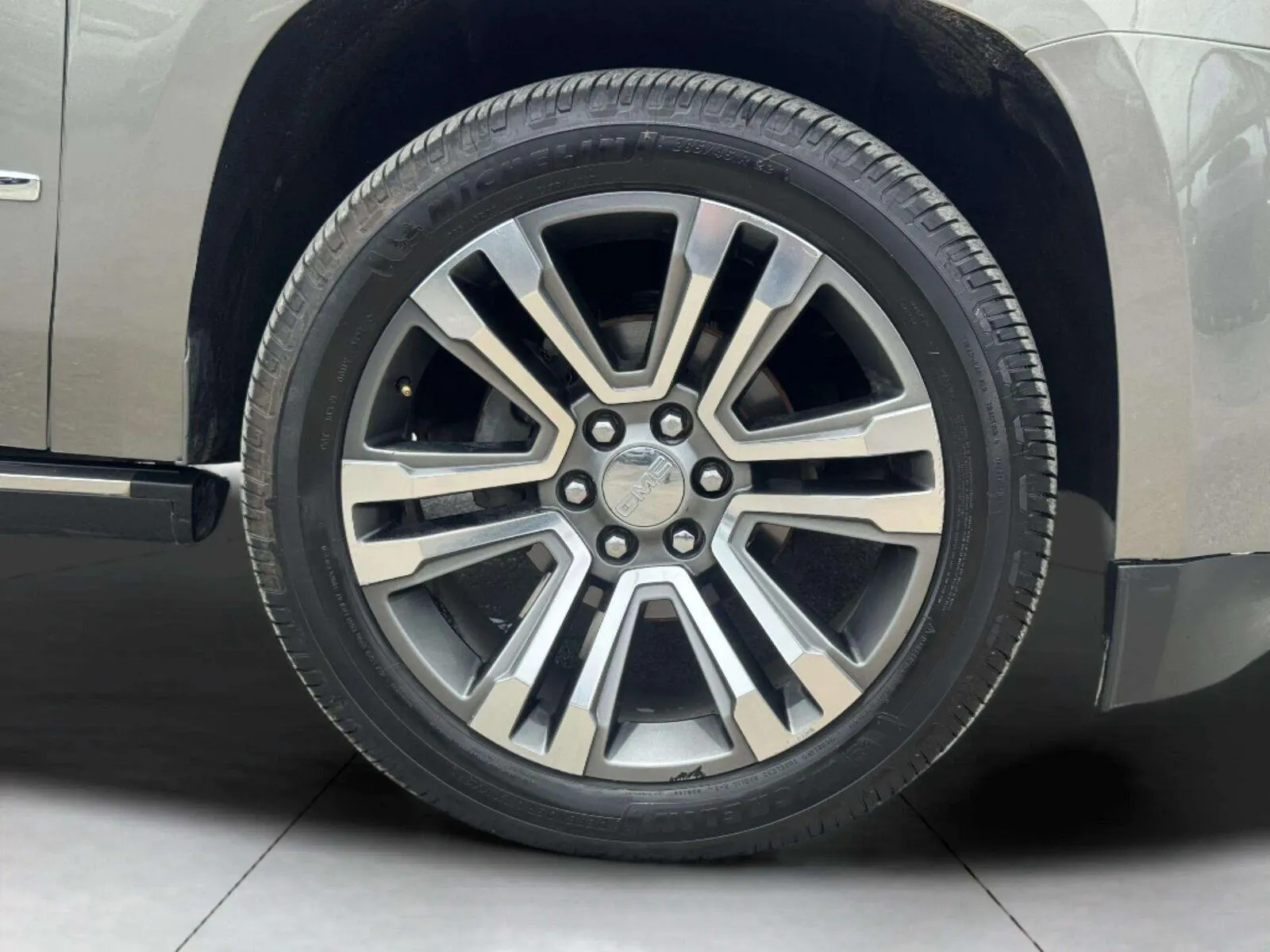 GMC Yukon photo 81