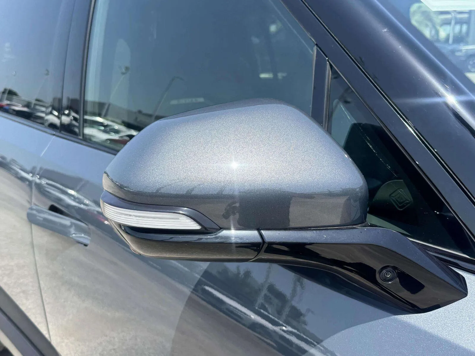 Rivian R1S photo 10