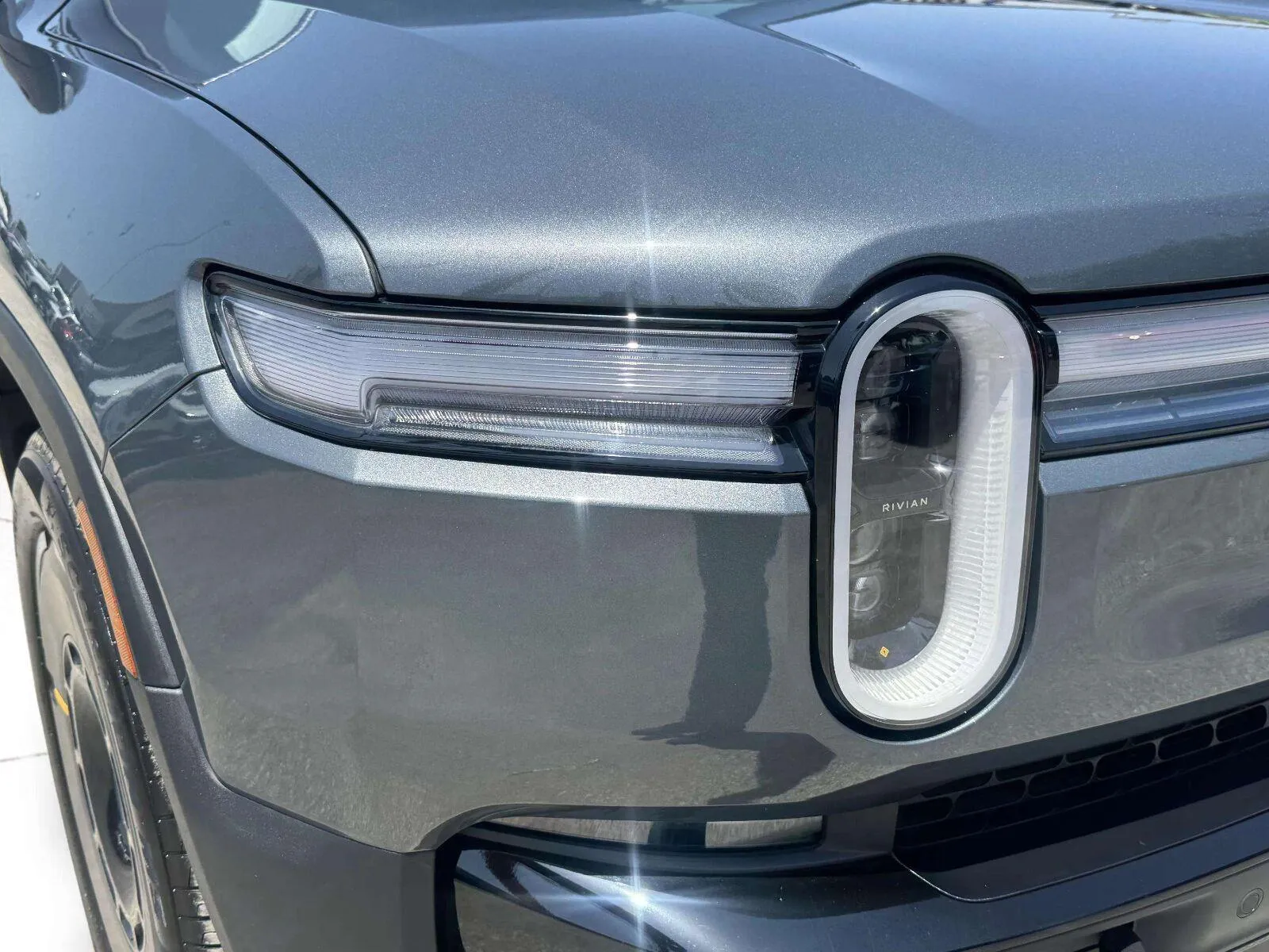 Rivian R1S photo 11