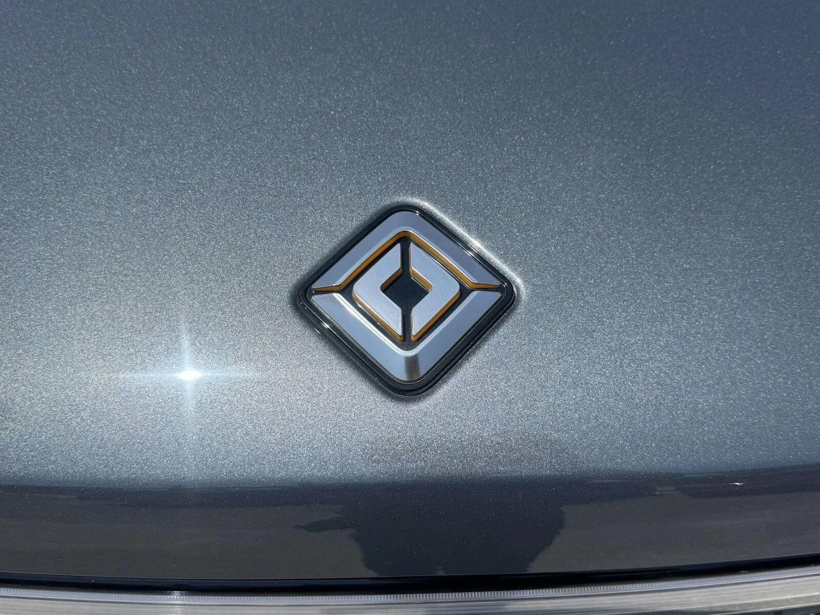 Rivian R1S photo 12