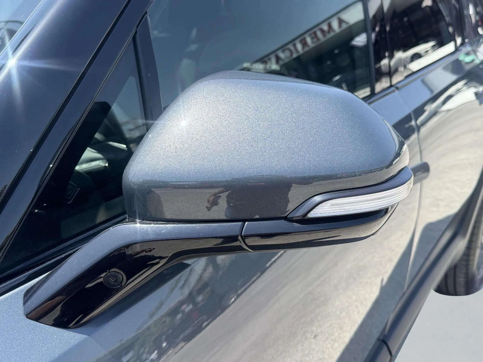 Rivian R1S photo 14