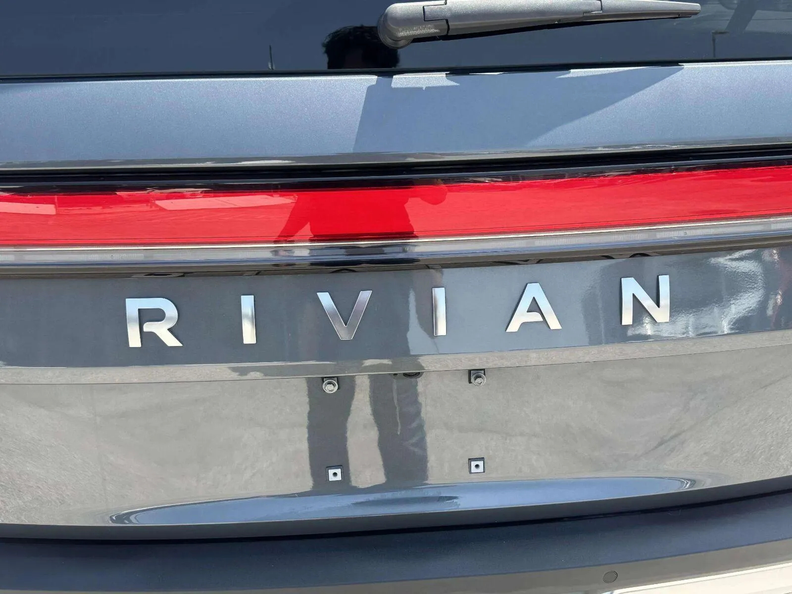 Rivian R1S photo 16