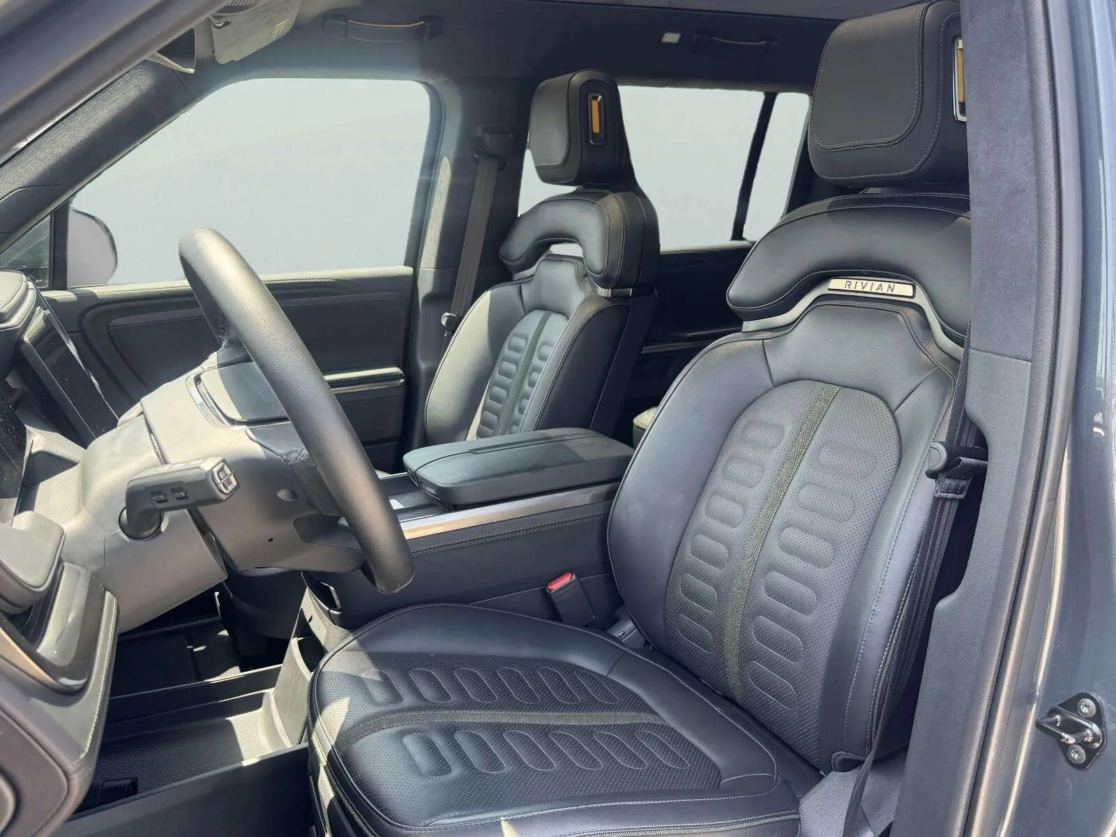 Rivian R1S photo 21