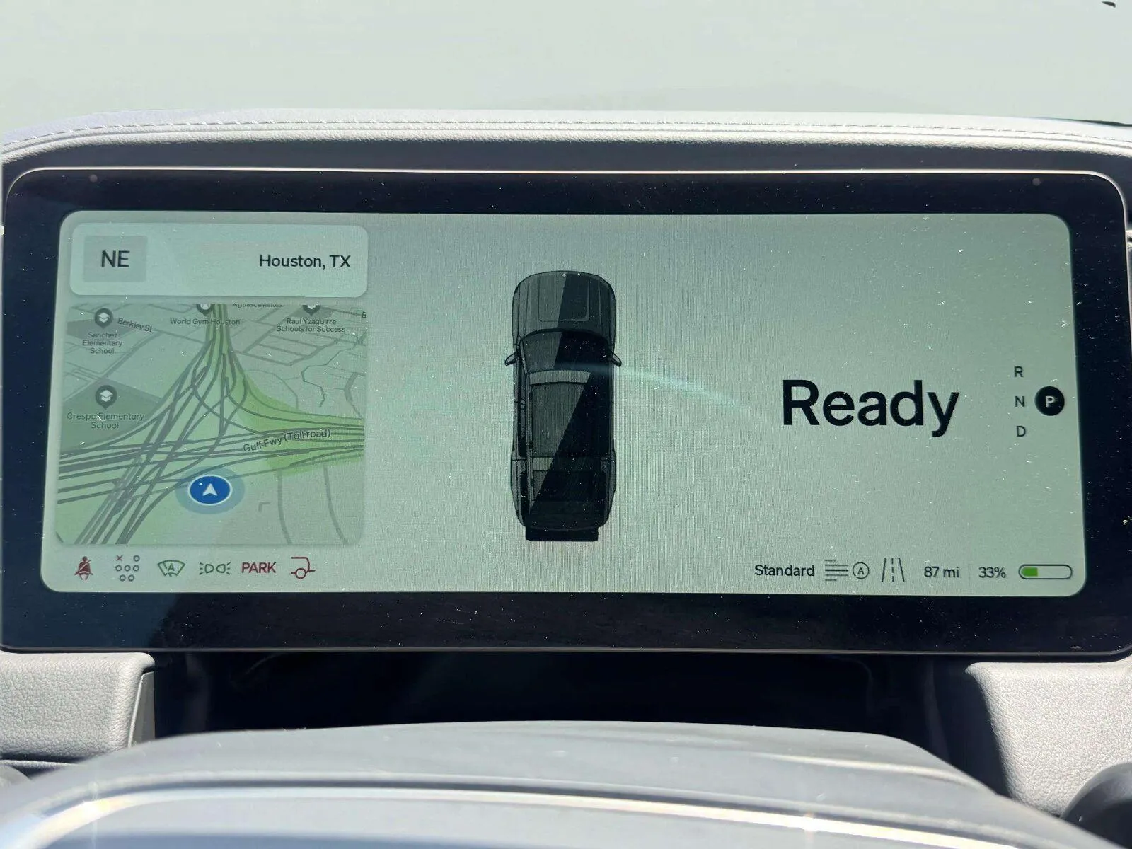 Rivian R1S photo 26