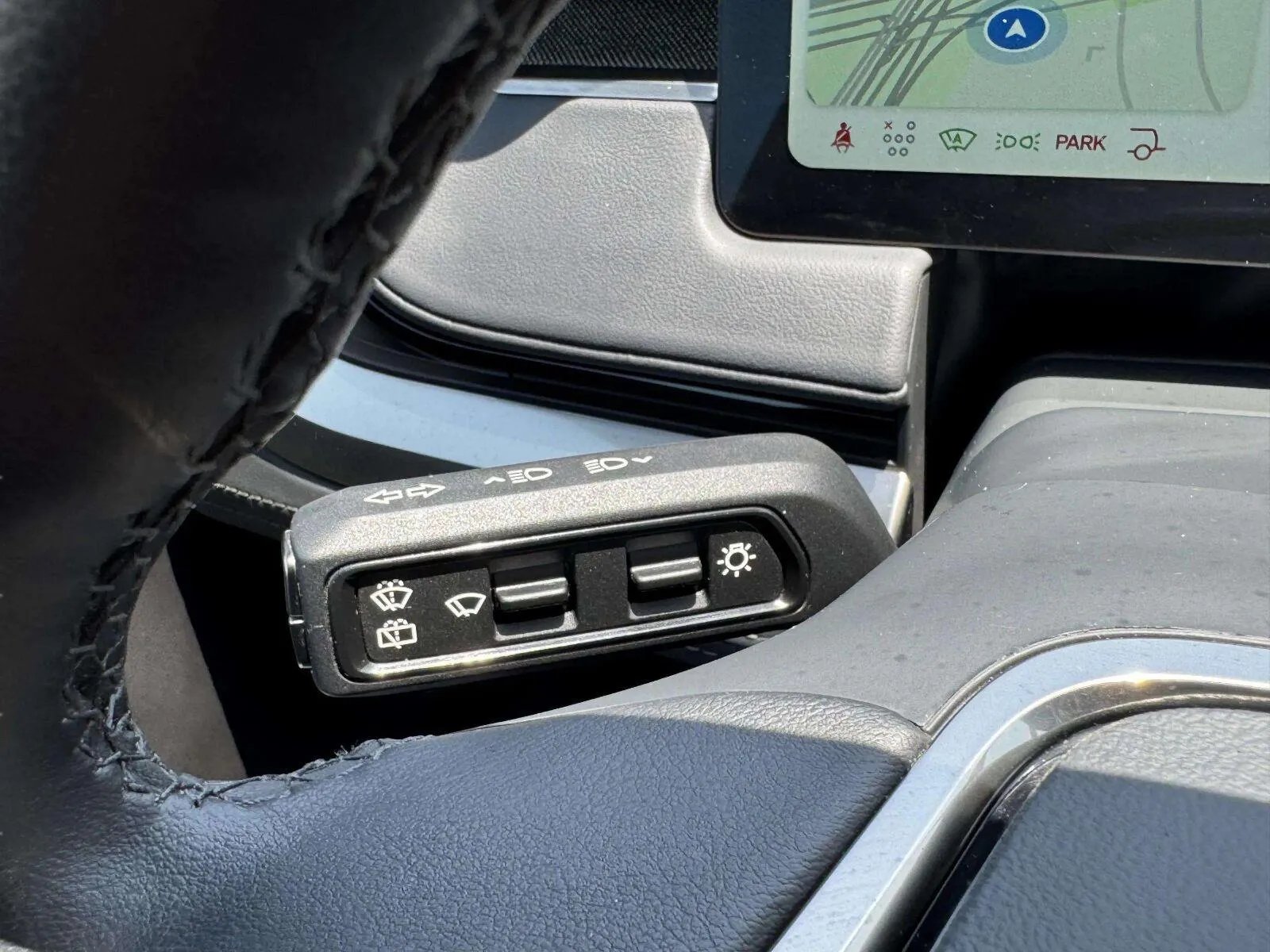 Rivian R1S photo 27