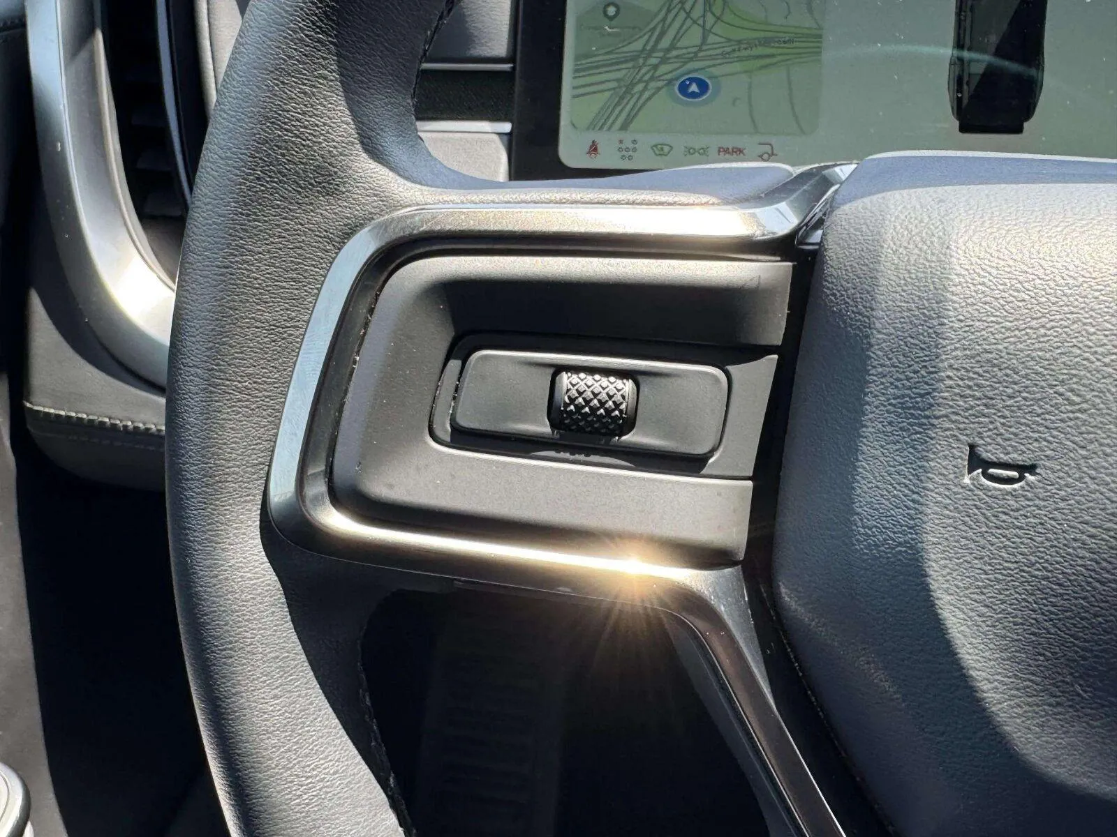 Rivian R1S photo 29