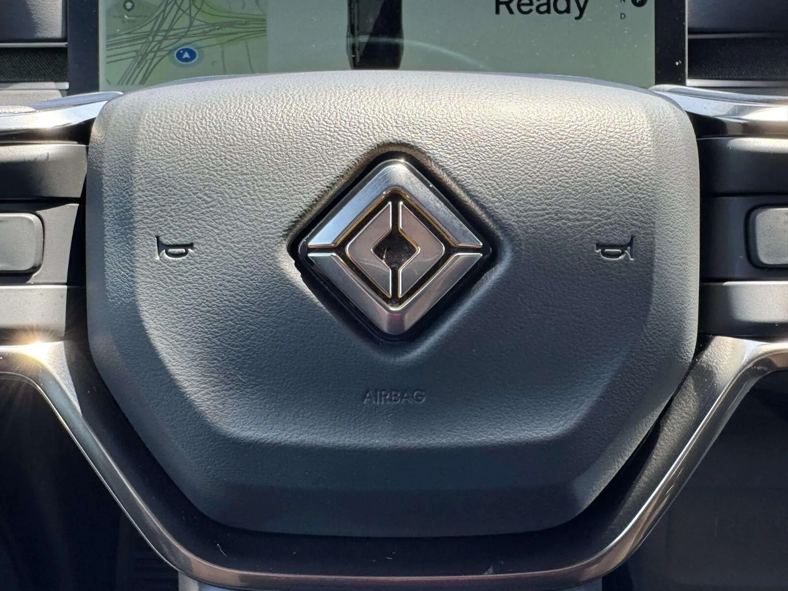 Rivian R1S photo 30