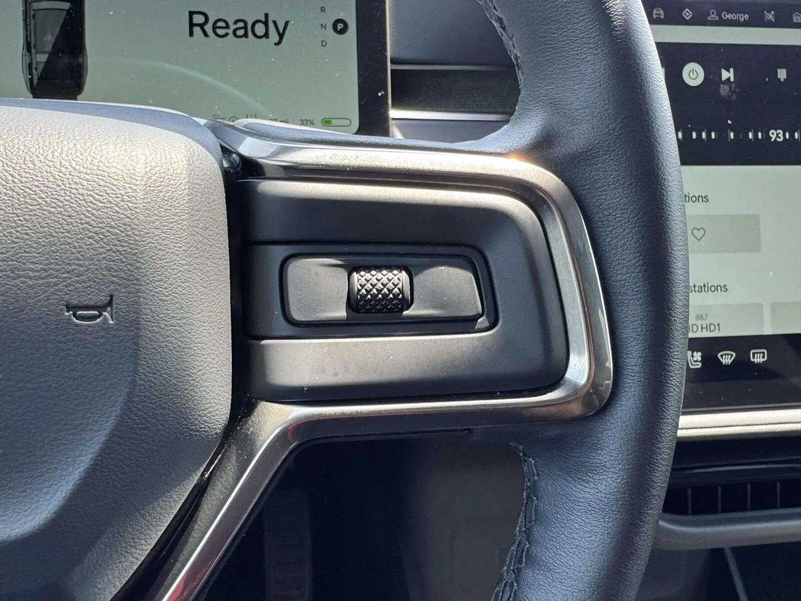Rivian R1S photo 31