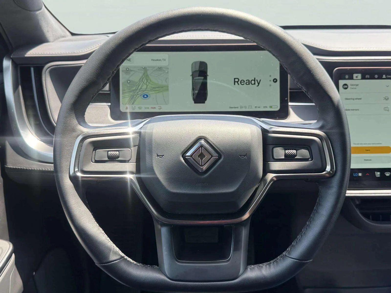 Rivian R1S photo 32