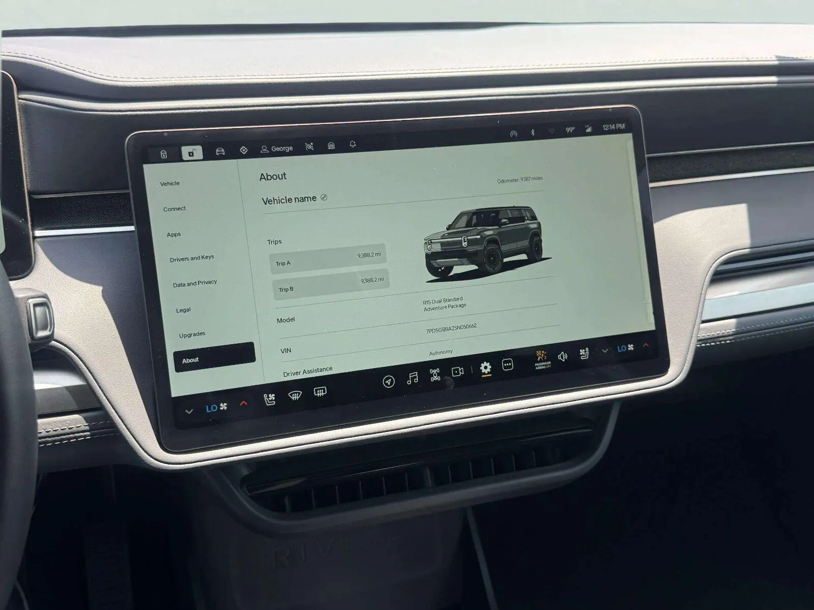 Rivian R1S photo 33
