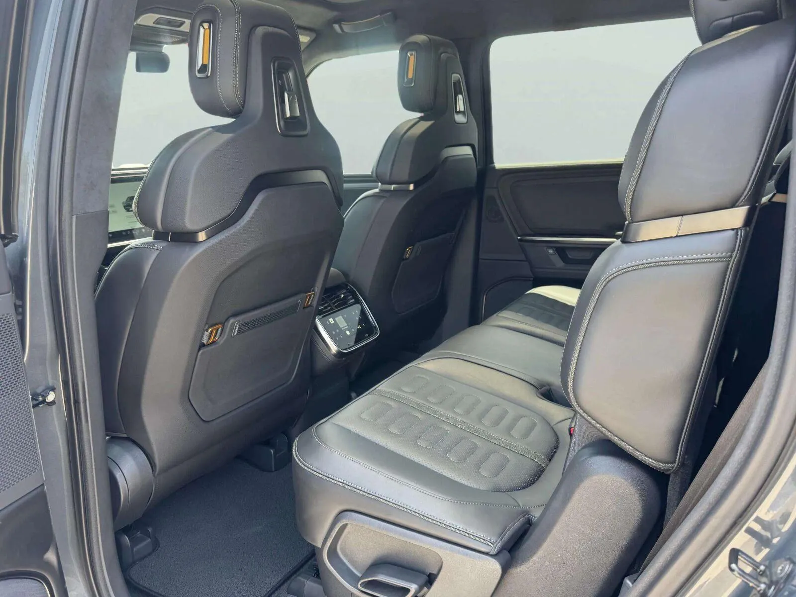 Rivian R1S photo 43