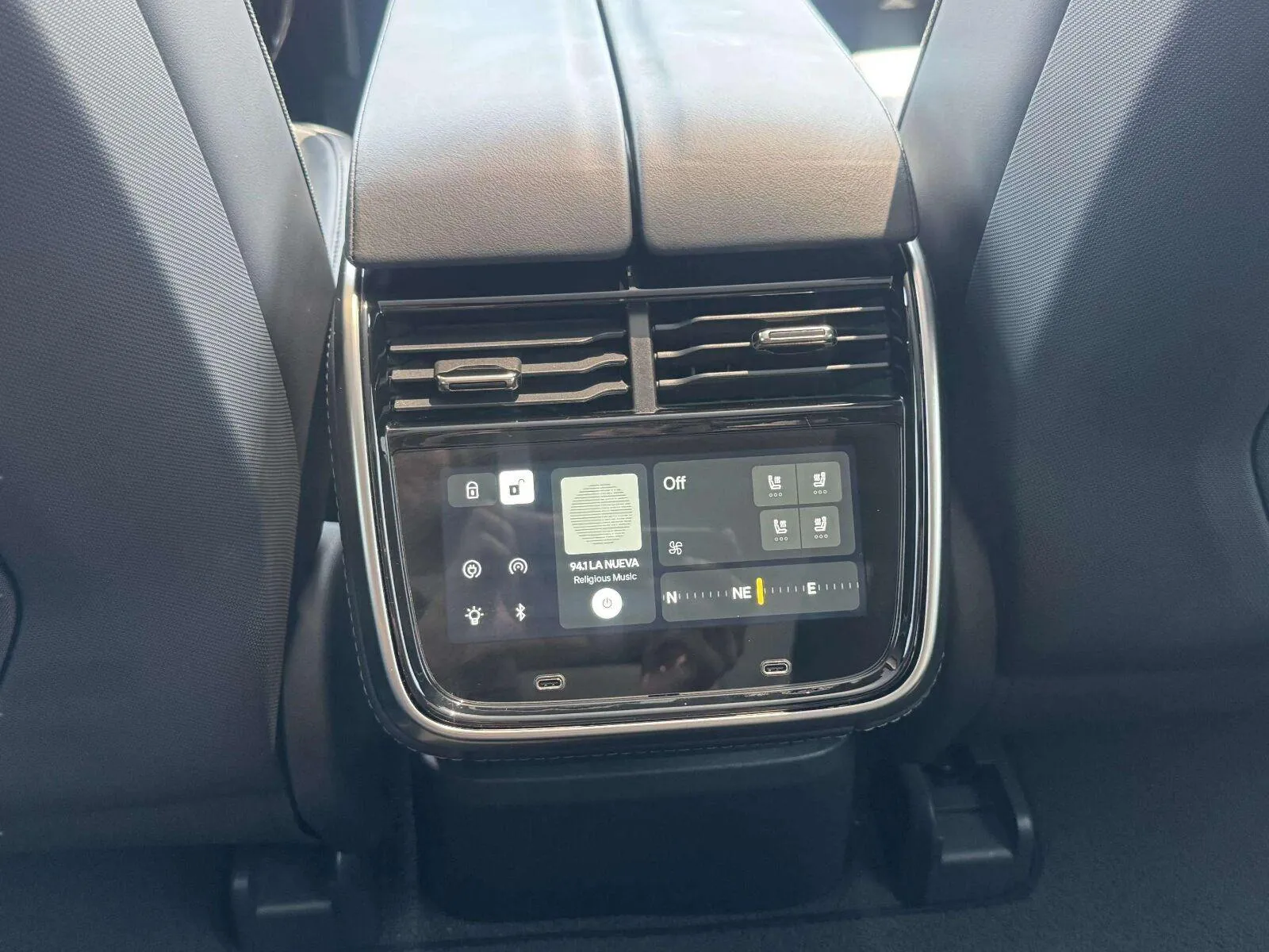 Rivian R1S photo 45
