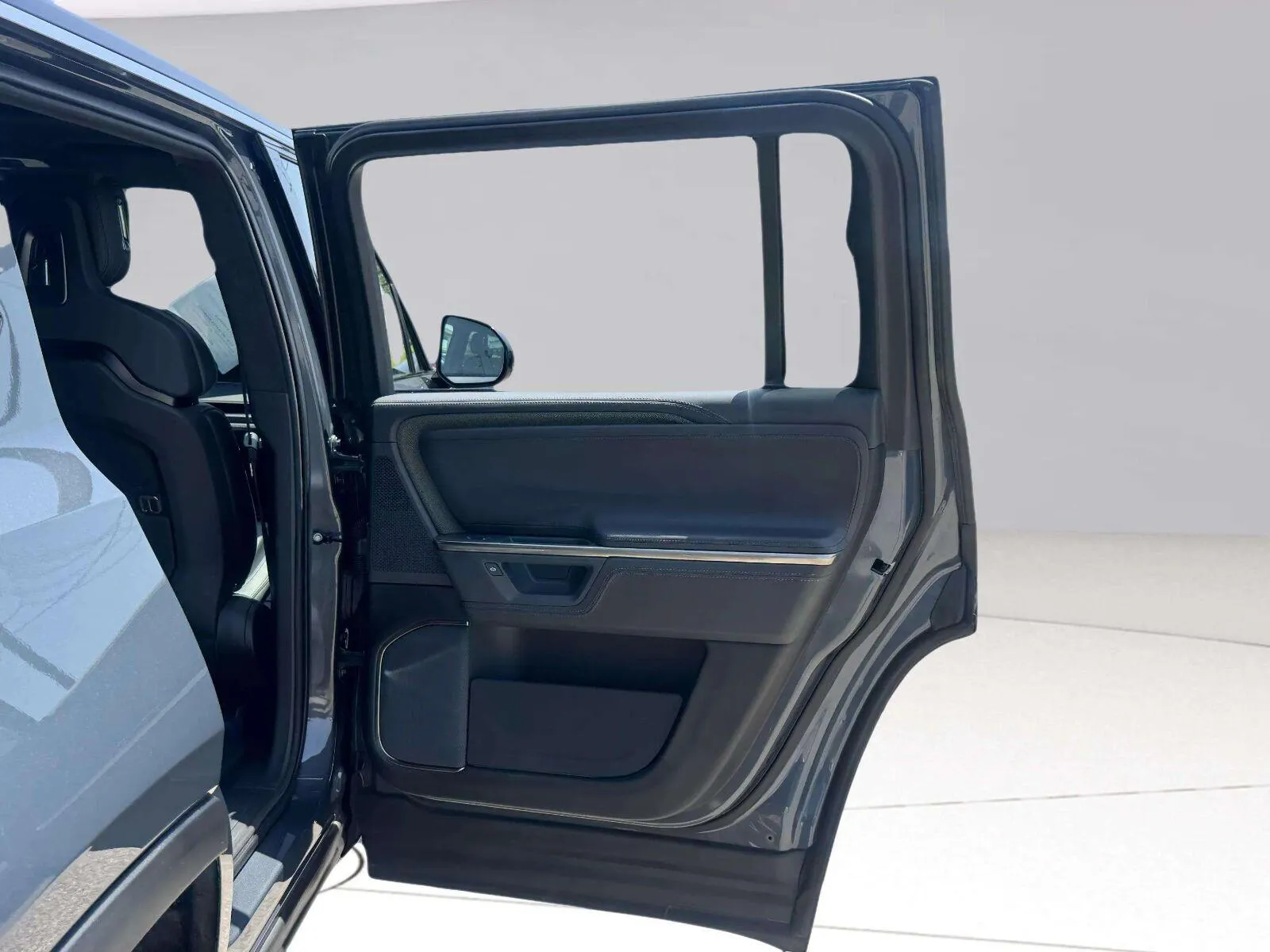 Rivian R1S photo 48