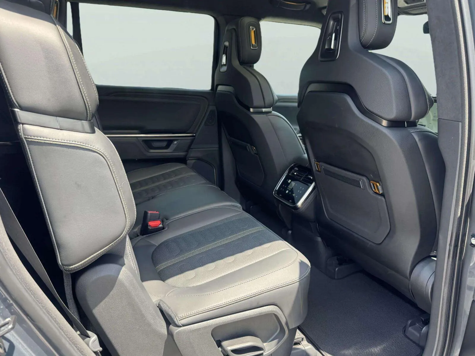 Rivian R1S photo 52