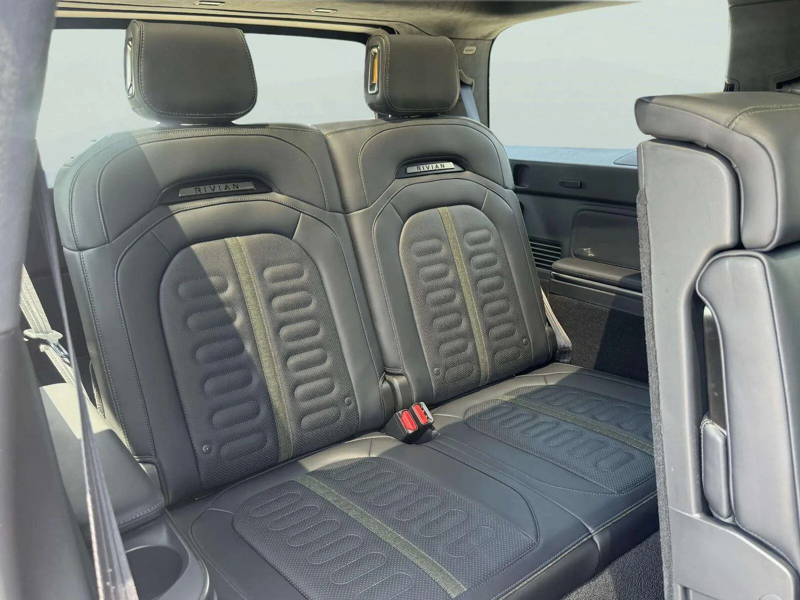 Rivian R1S photo 53