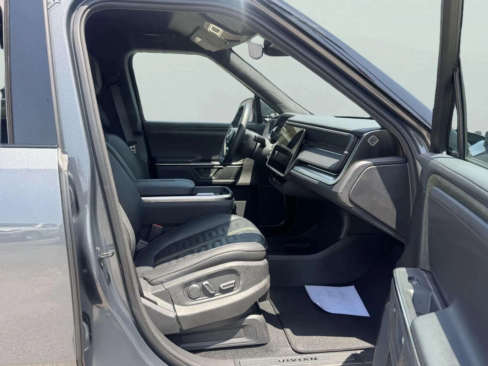 Rivian R1S photo 54