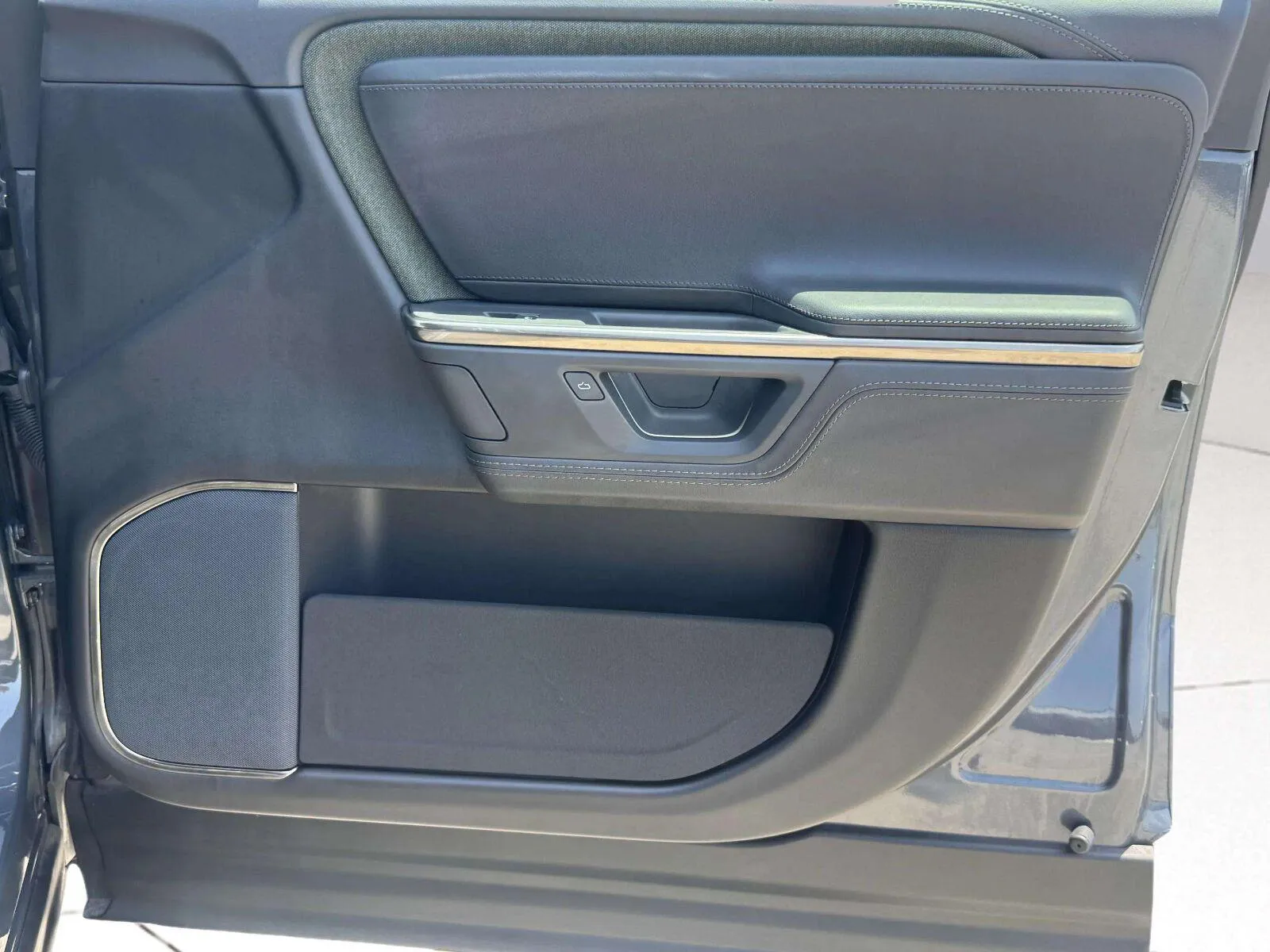Rivian R1S photo 56