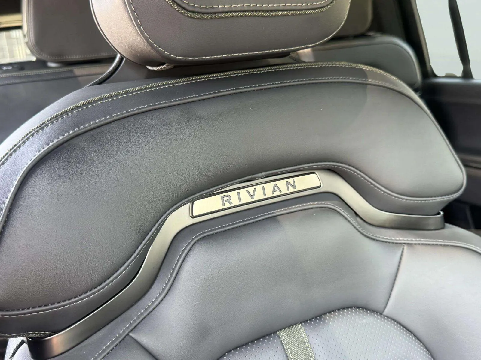 Rivian R1S photo 62