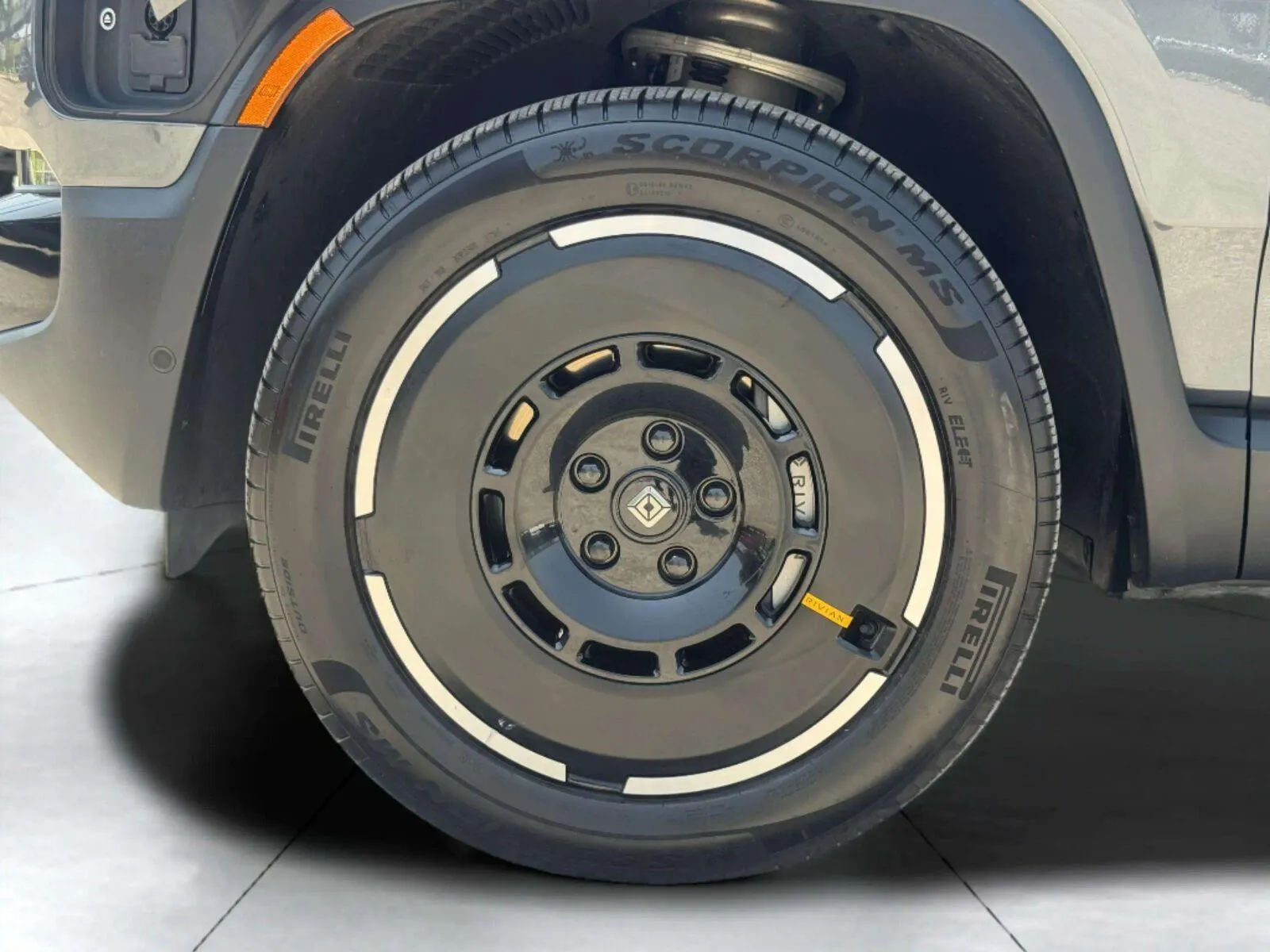 Rivian R1S photo 66