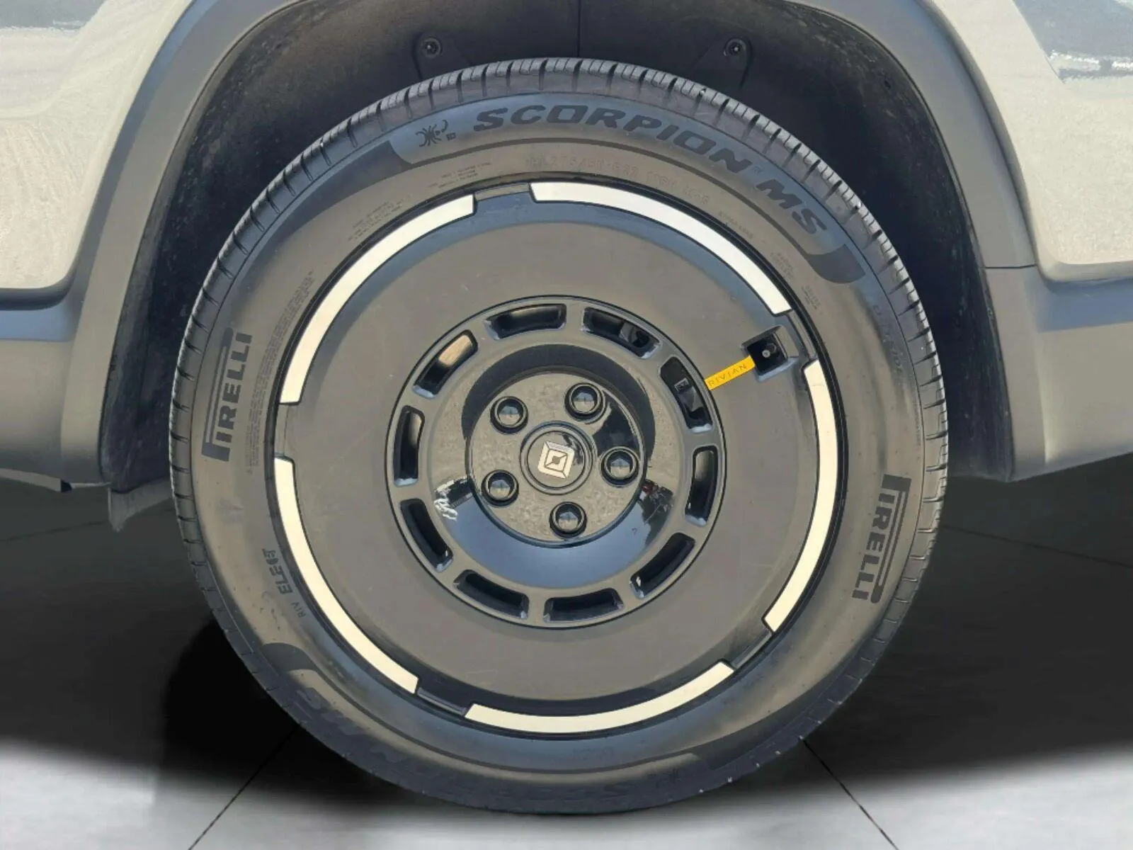 Rivian R1S photo 67