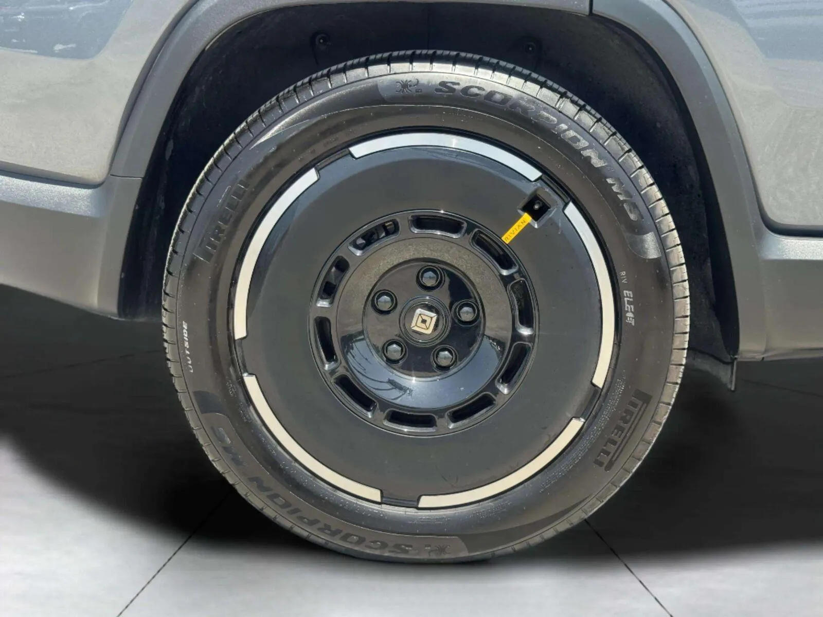 Rivian R1S photo 68