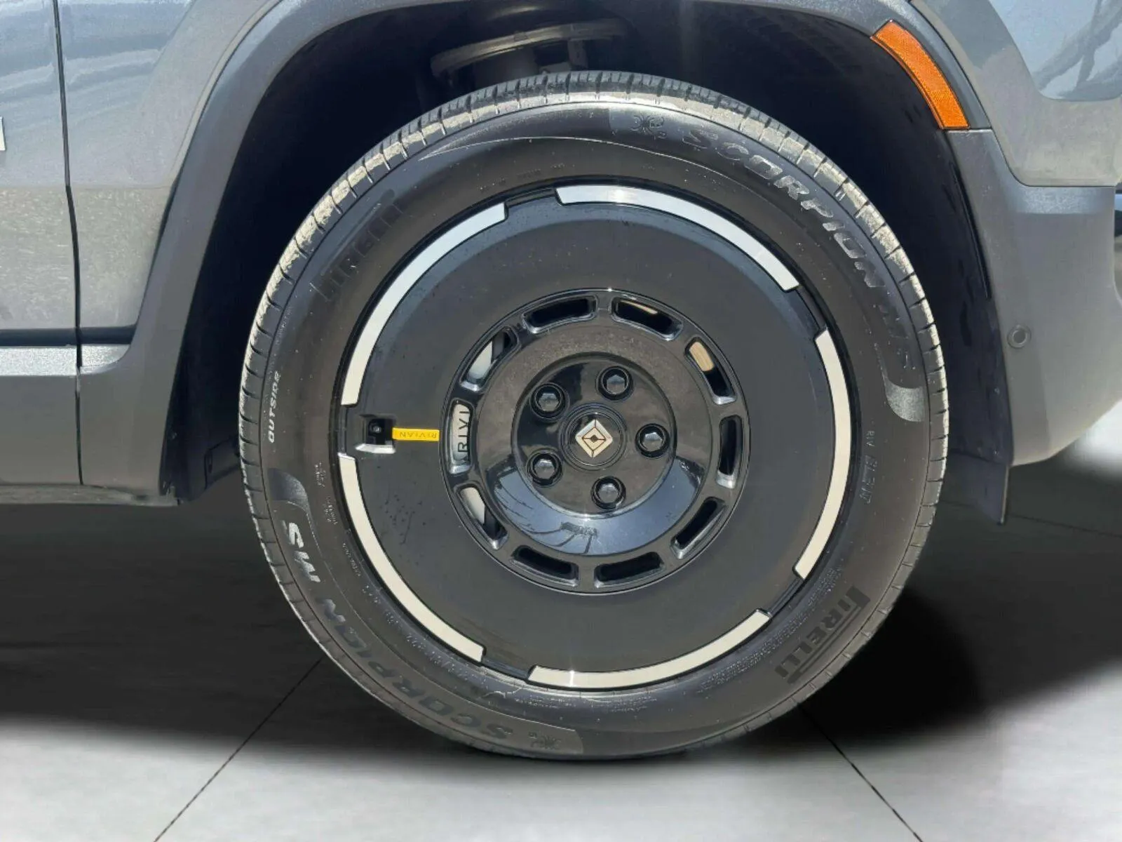 Rivian R1S photo 69