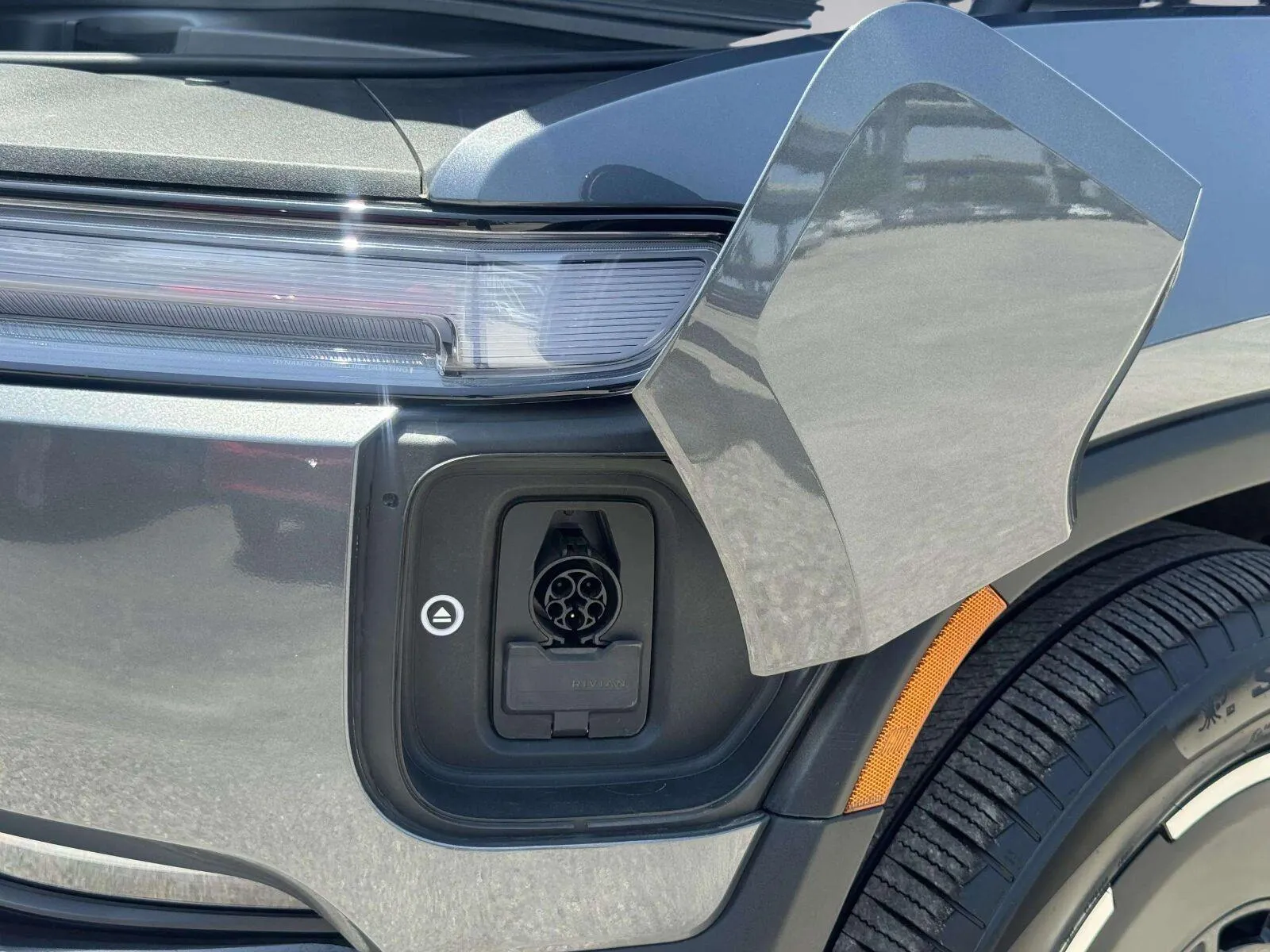 Rivian R1S photo 70