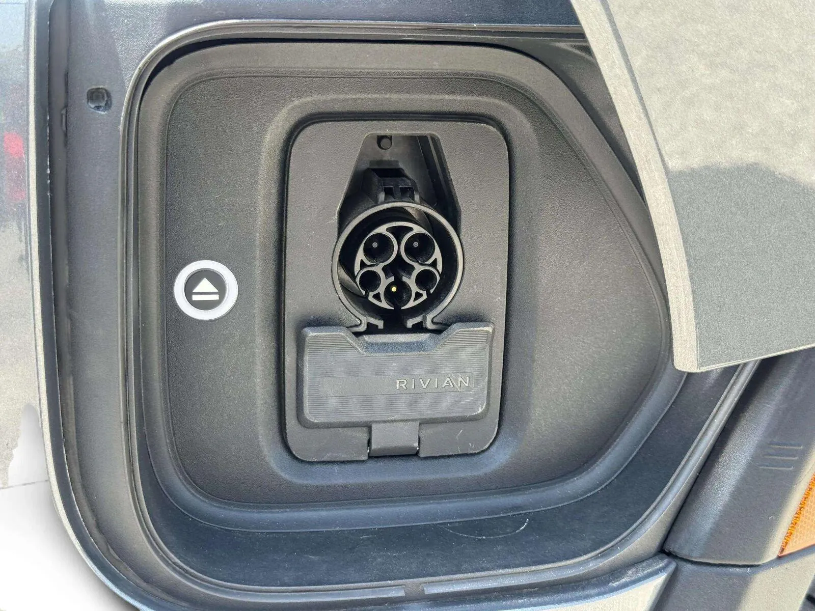 Rivian R1S photo 71