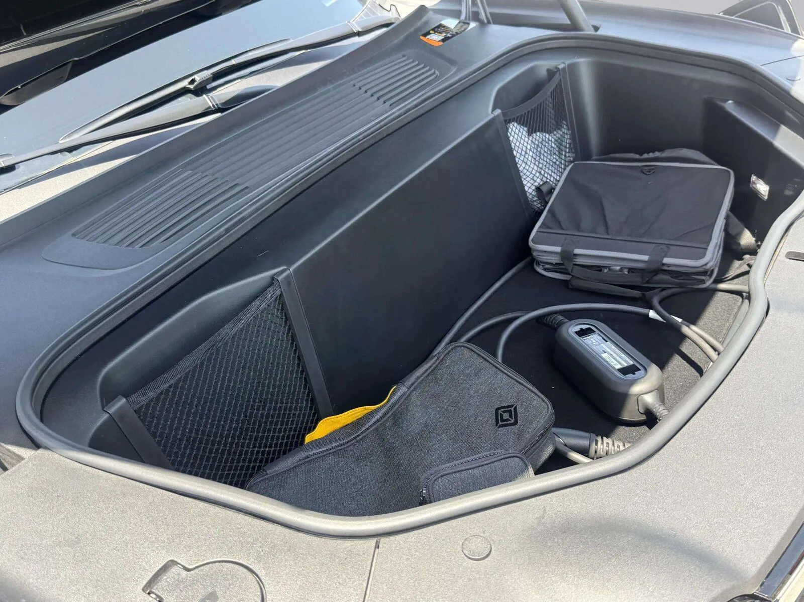 Rivian R1S photo 74