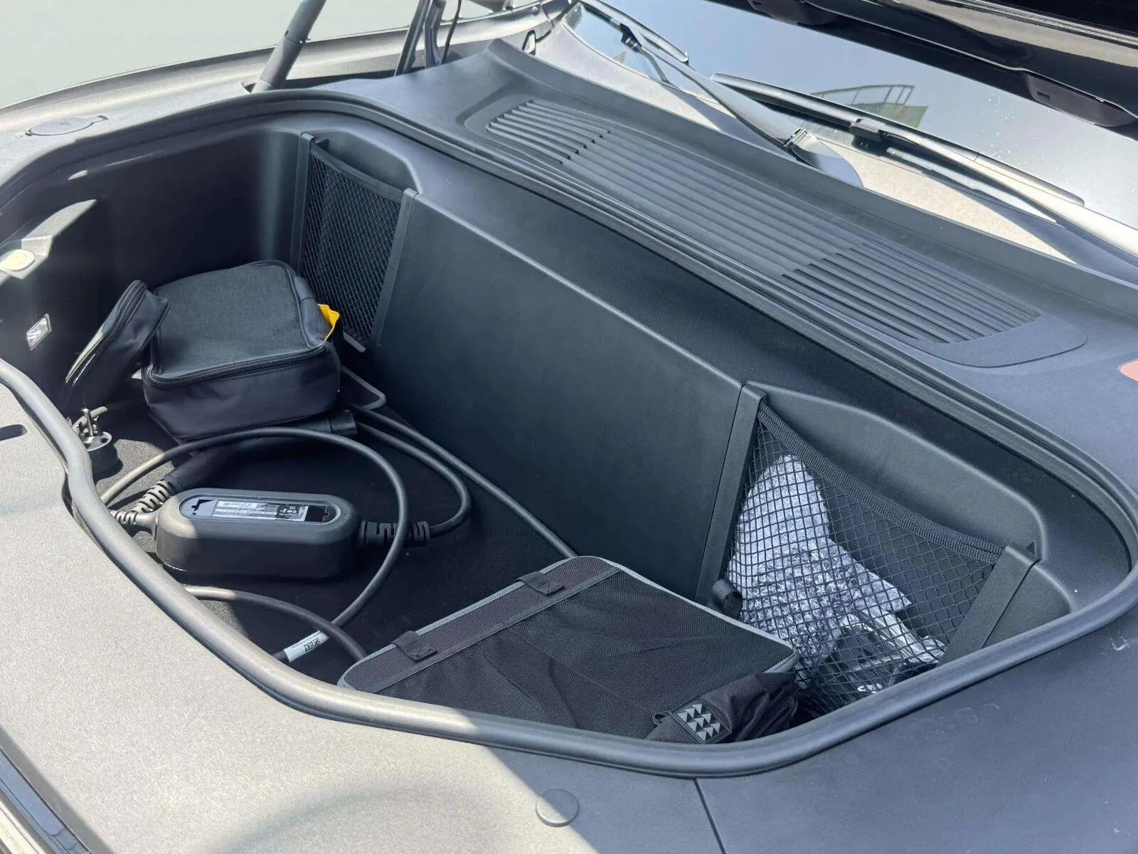 Rivian R1S photo 75