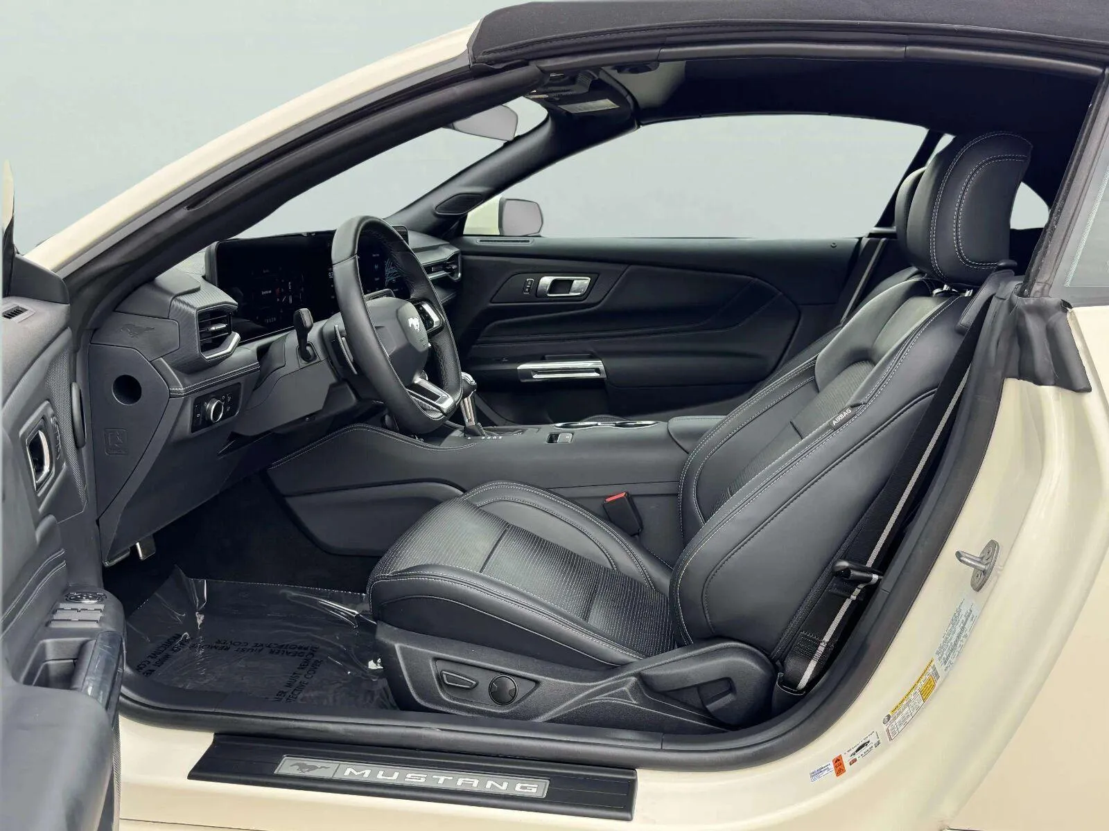 2025 Ford Mustang 23