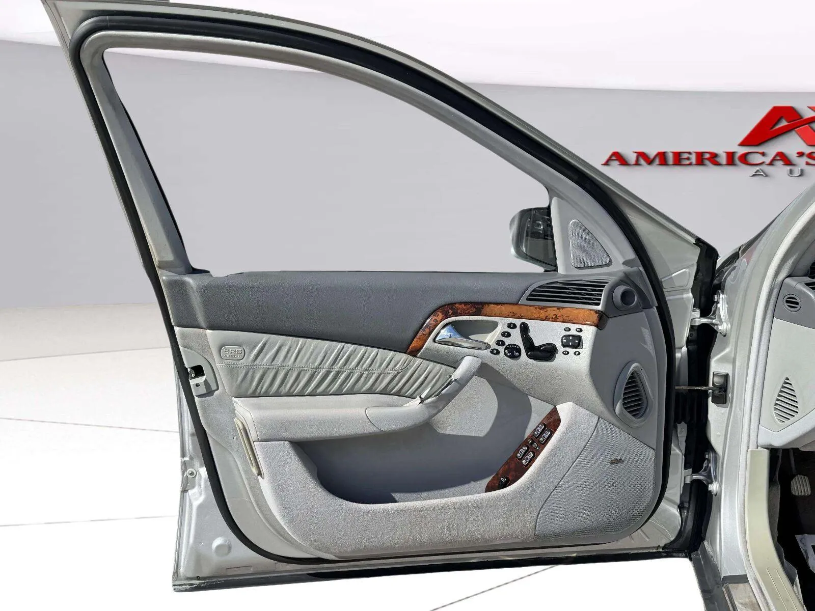 Mercedes-Benz S-Class photo 17