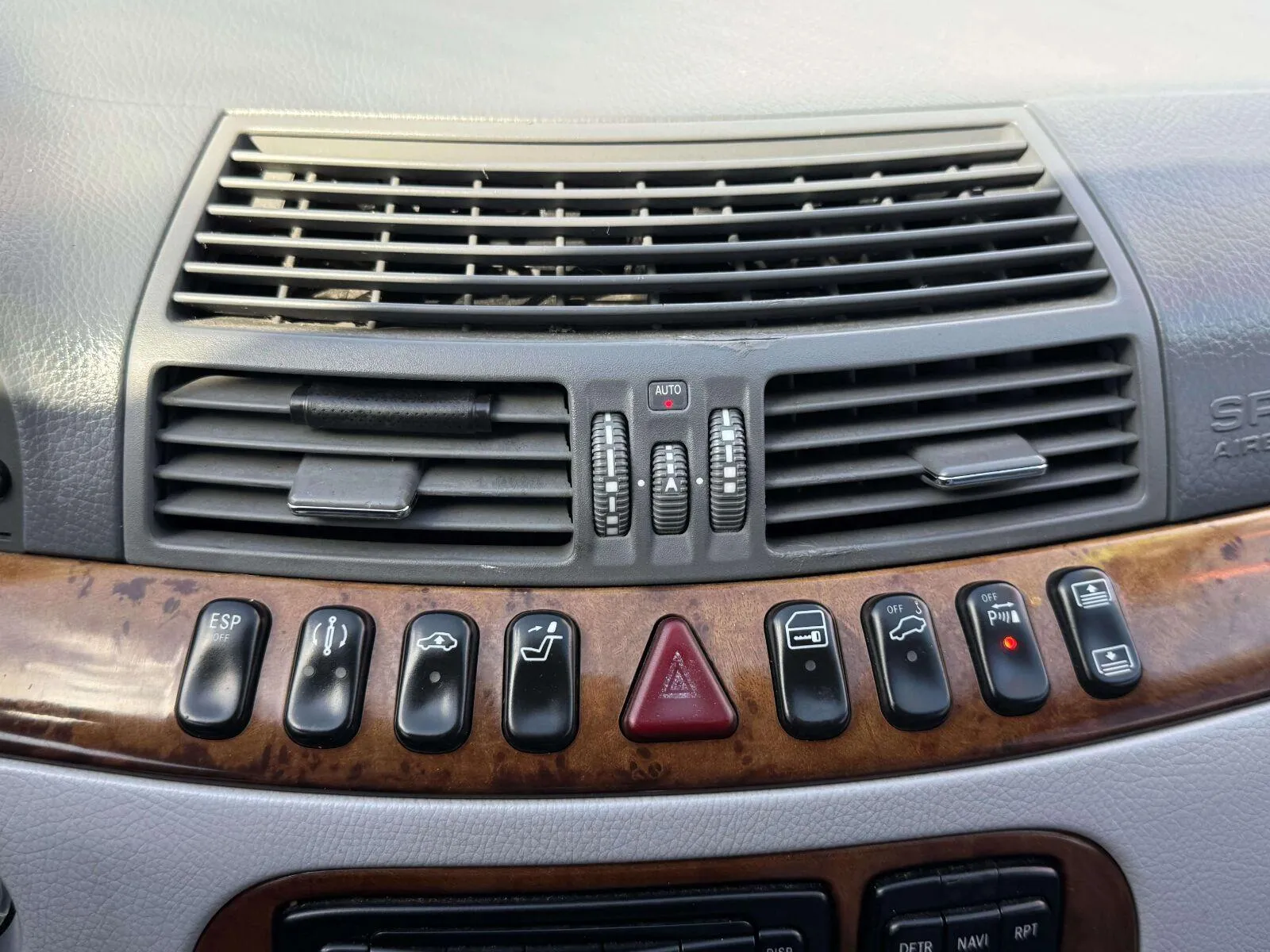 Mercedes-Benz S-Class photo 28