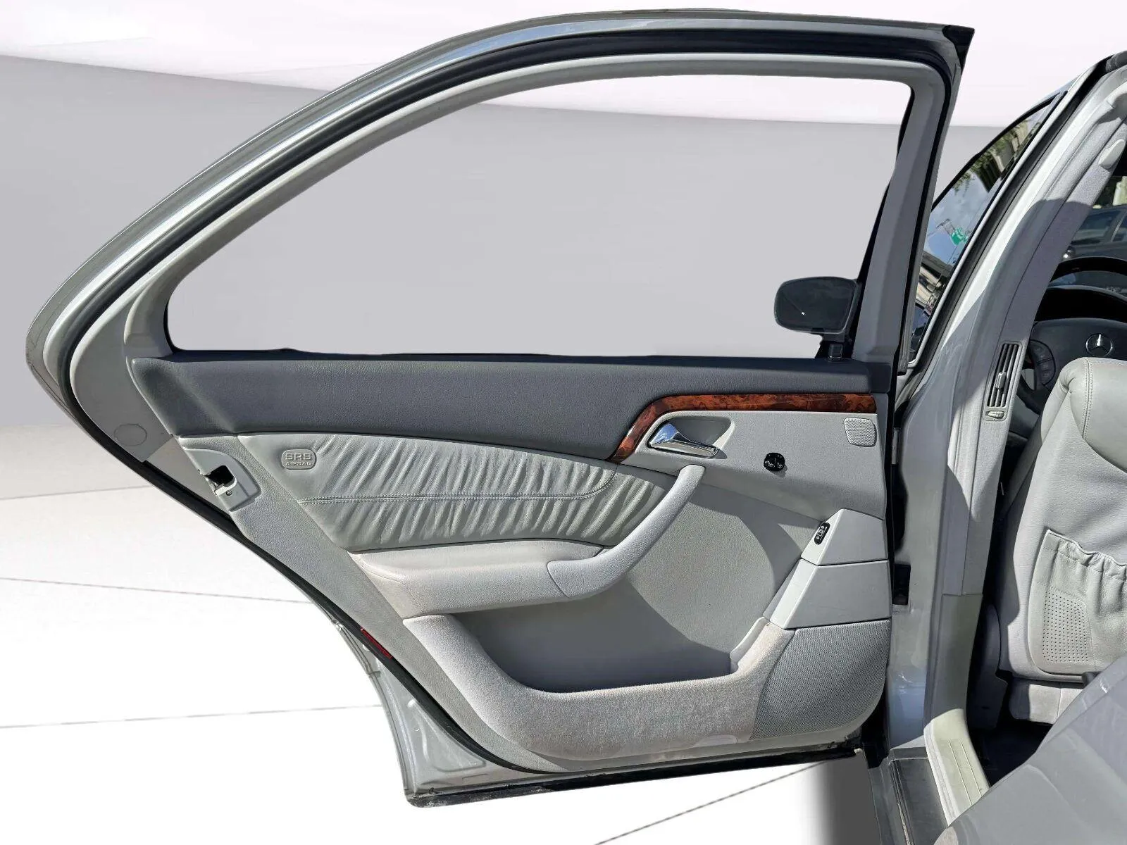 Mercedes-Benz S-Class photo 32