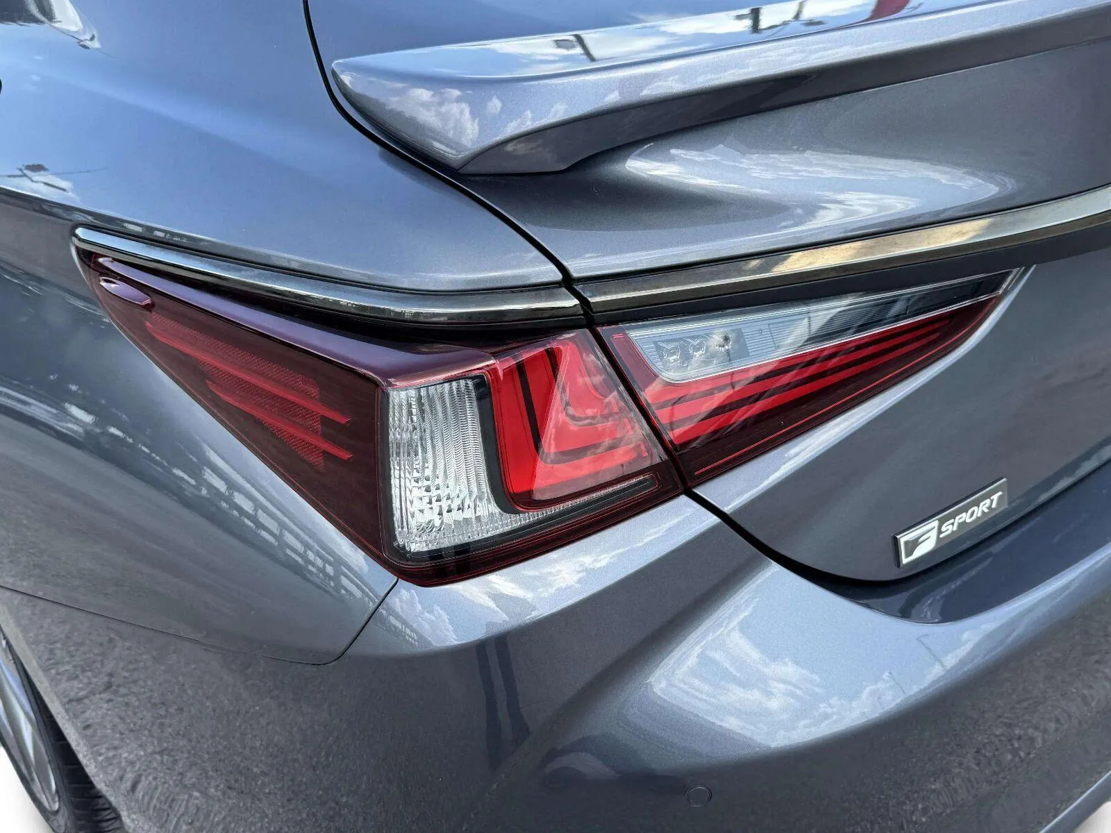 Lexus ES photo 14