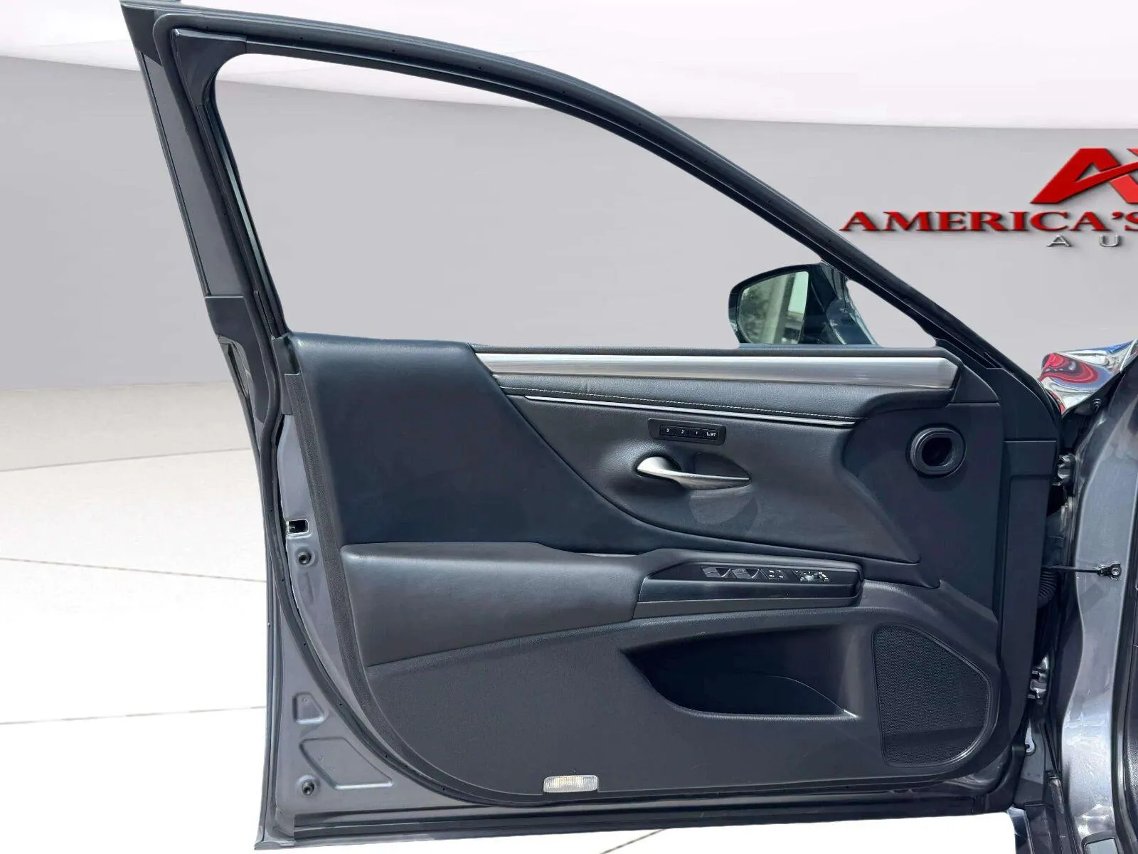 Lexus ES photo 16
