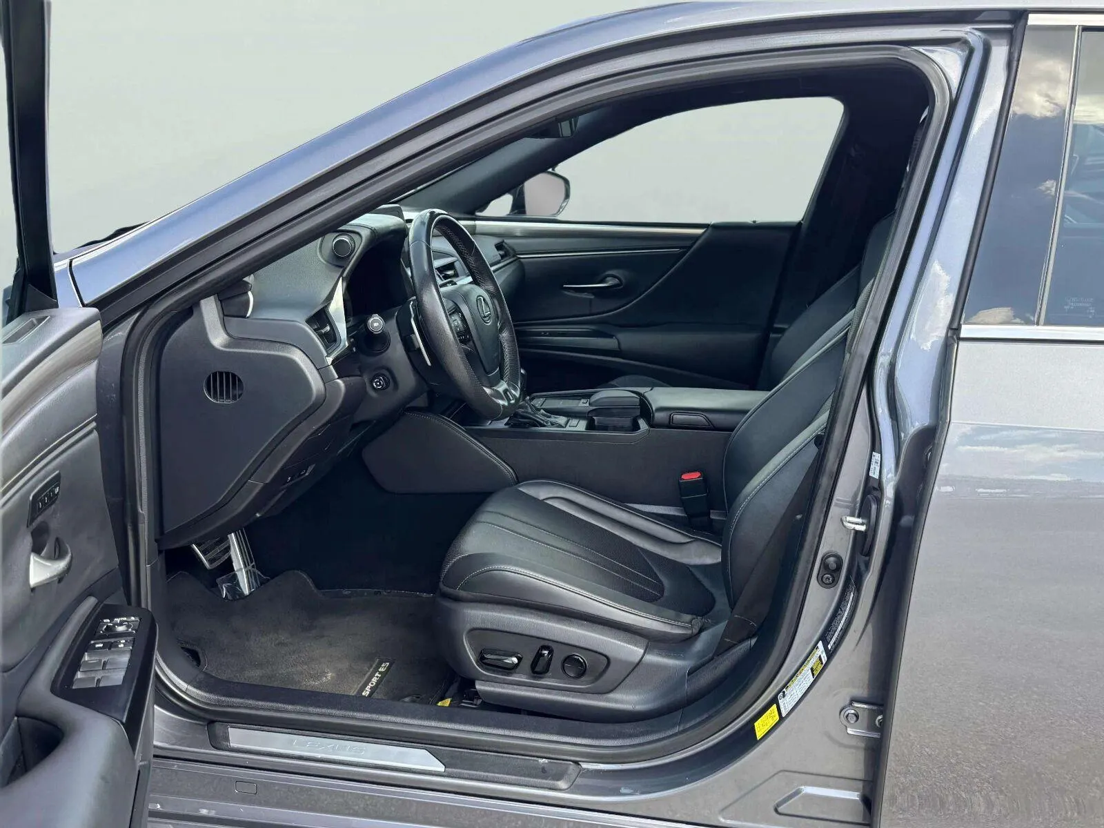 Lexus ES photo 17
