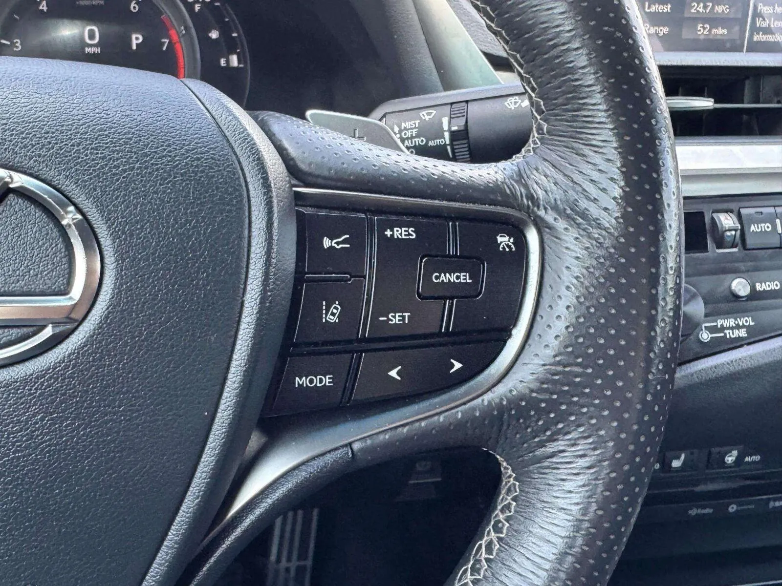 Lexus ES photo 31