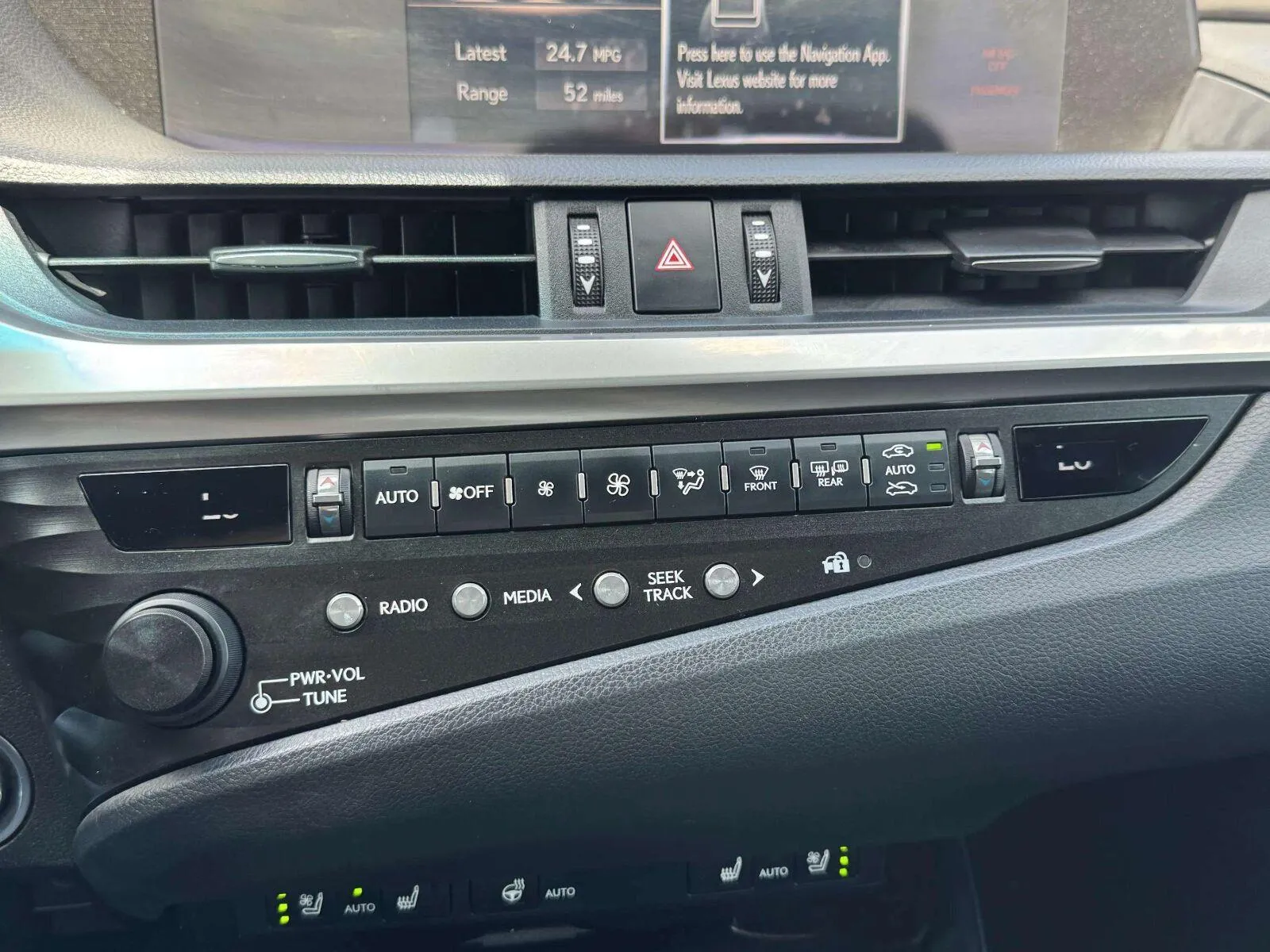 Lexus ES photo 36