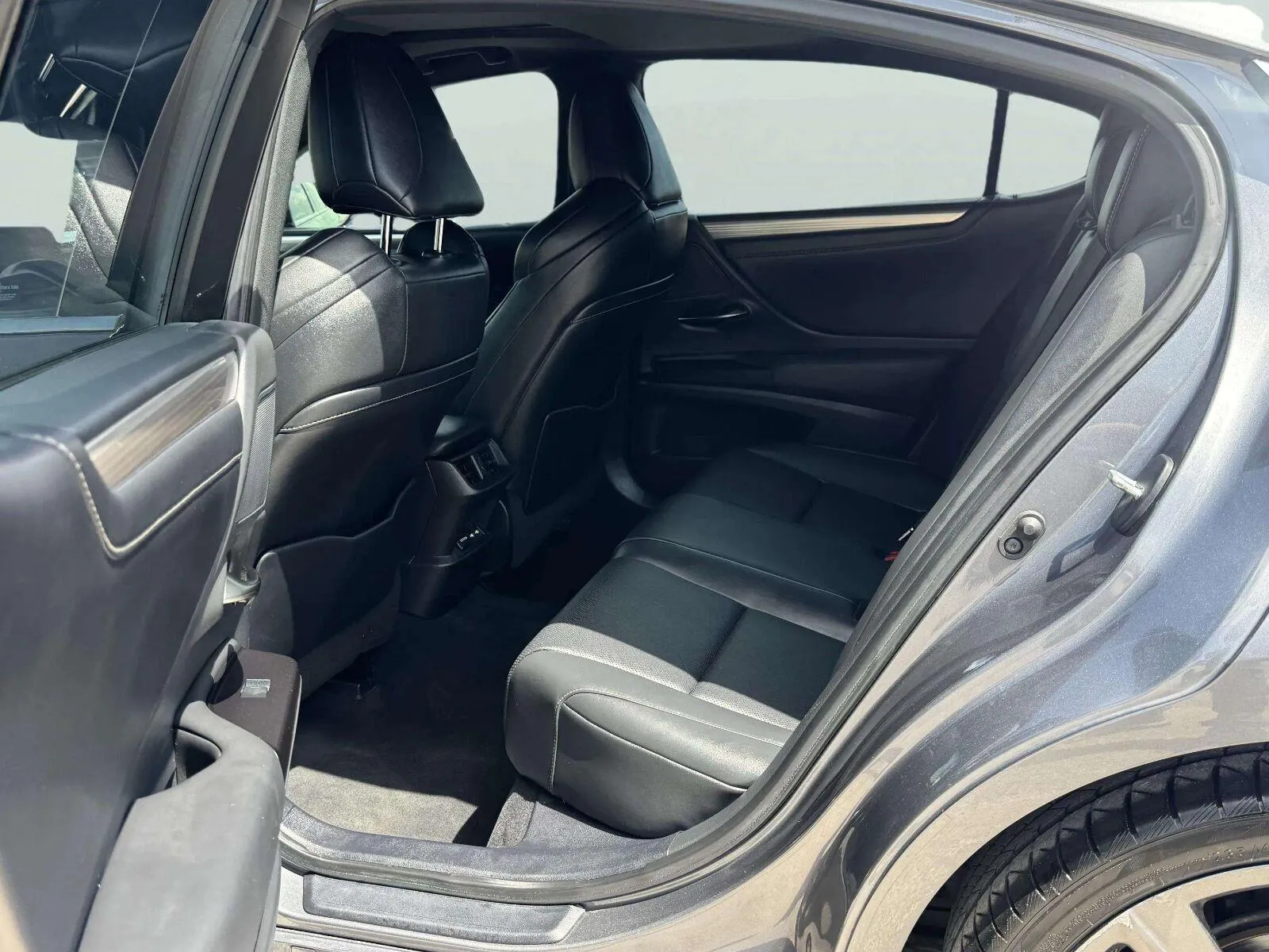 Lexus ES photo 38