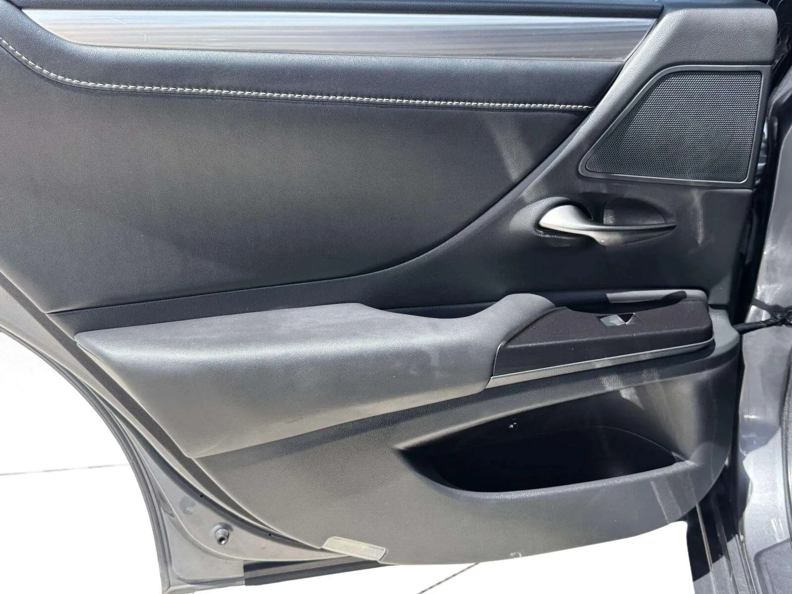 Lexus ES photo 40