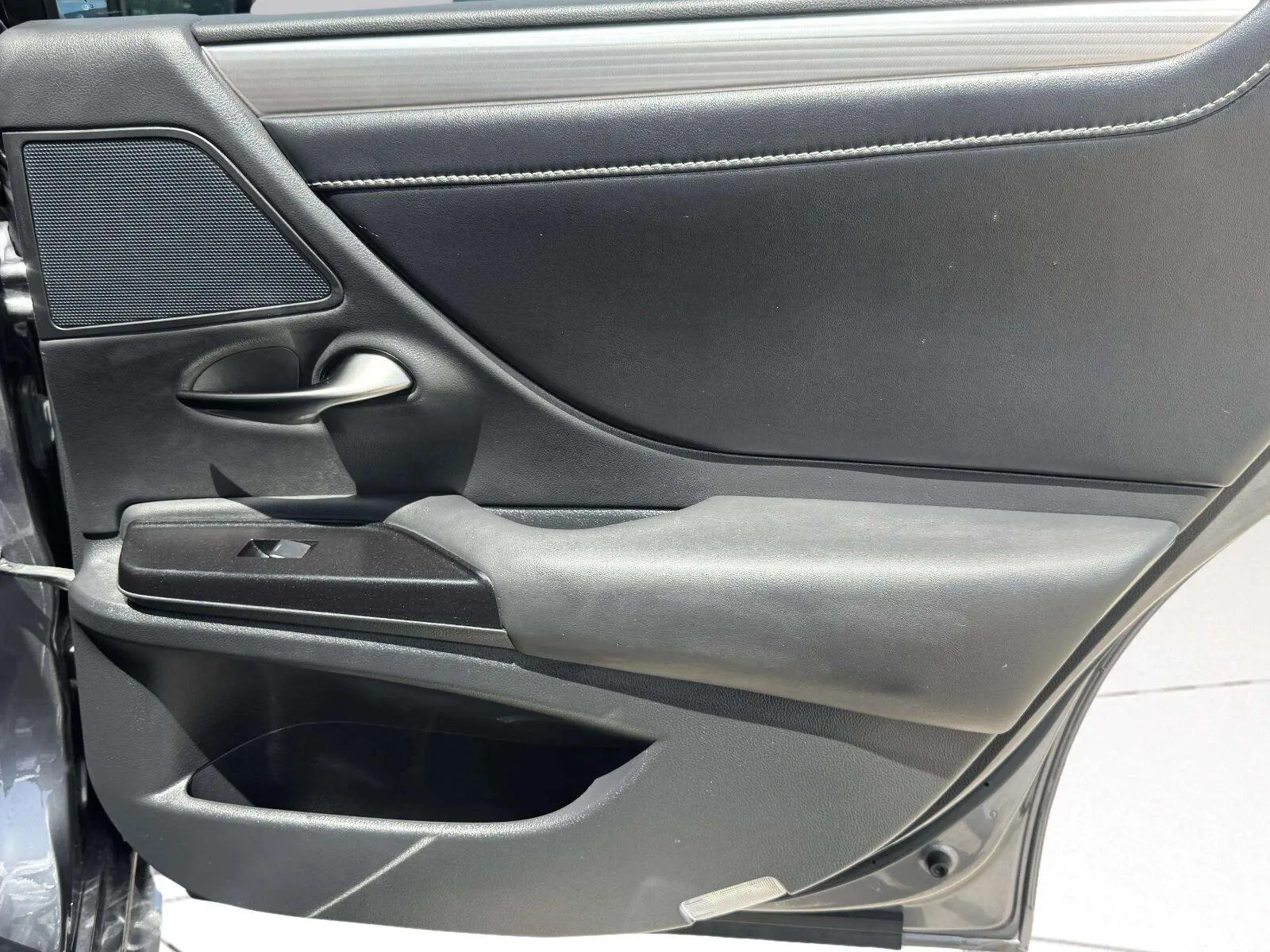 Lexus ES photo 46