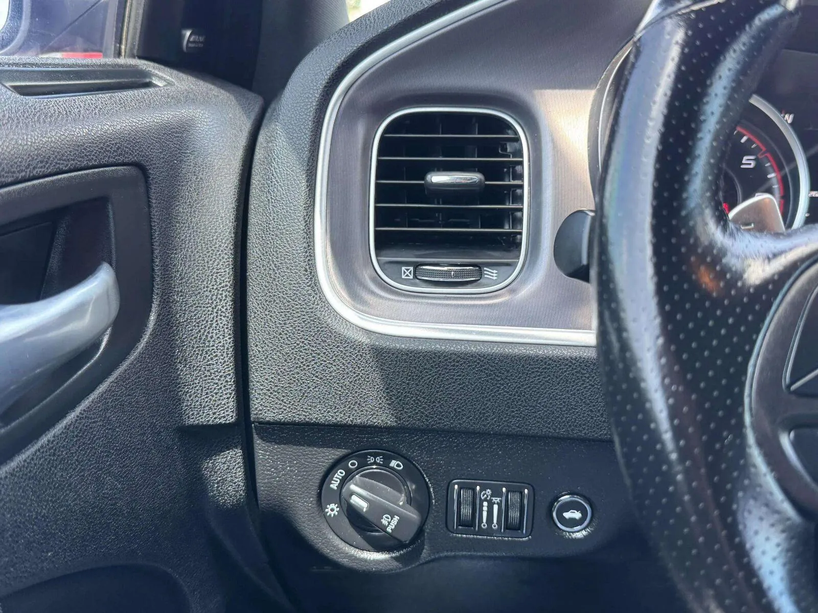 Dodge Charger photo 27