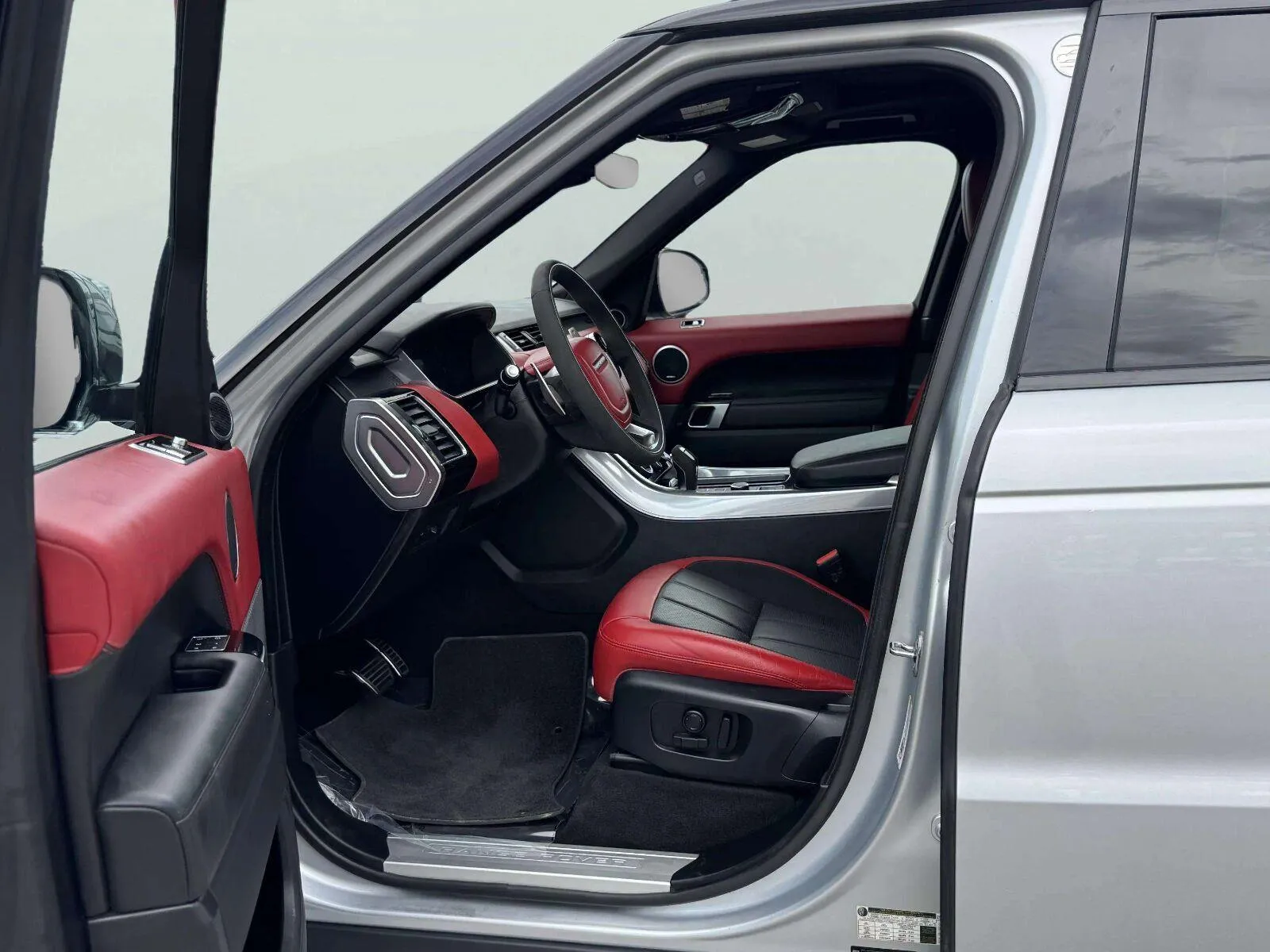 Land Rover Range Rover Sport photo 16